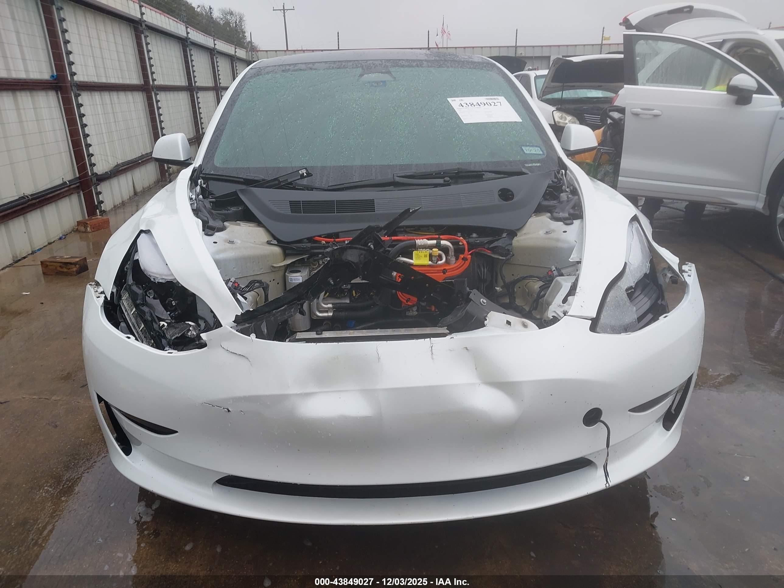 TESLA MODEL image 6
