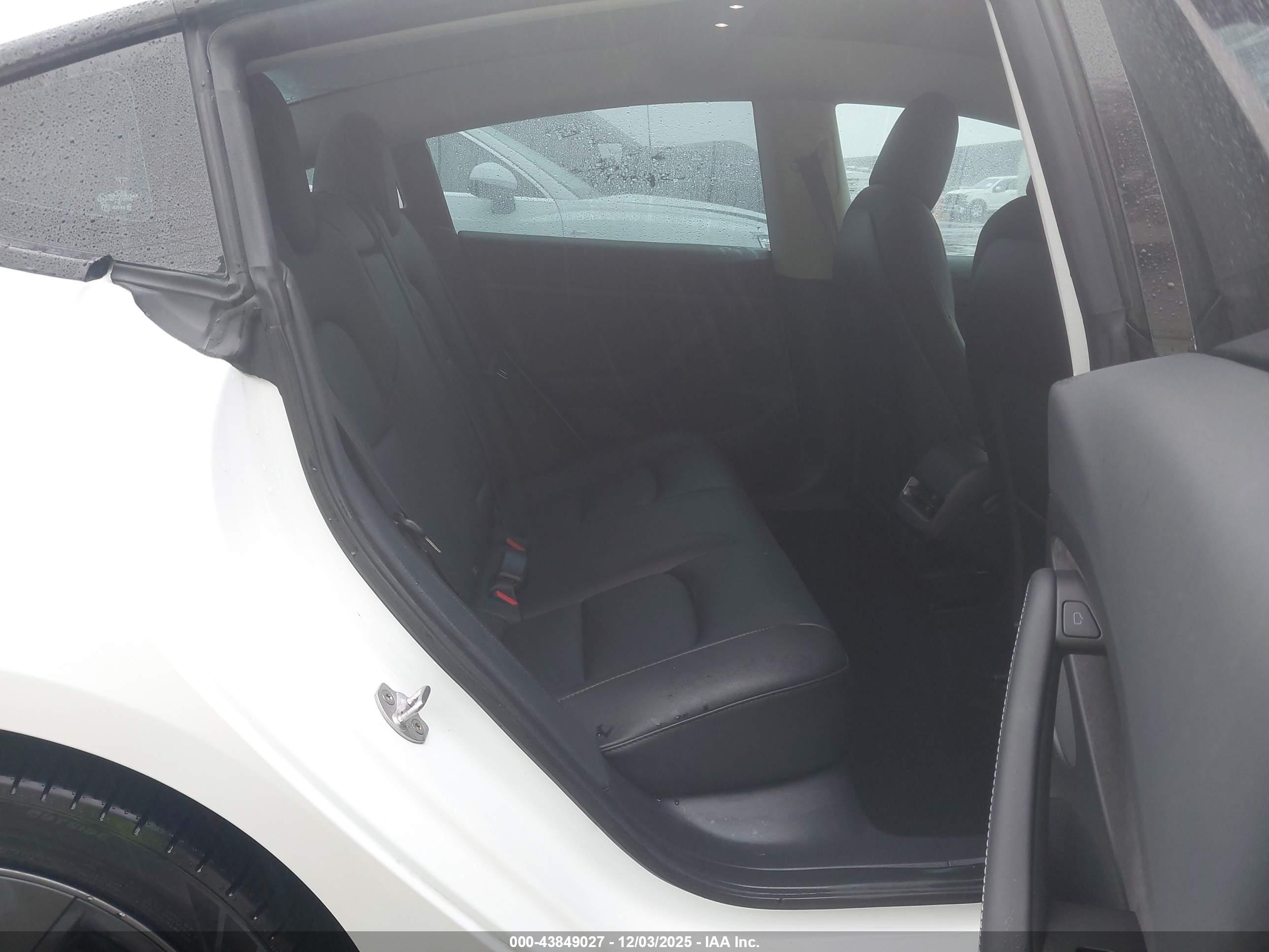 TESLA MODEL image 8