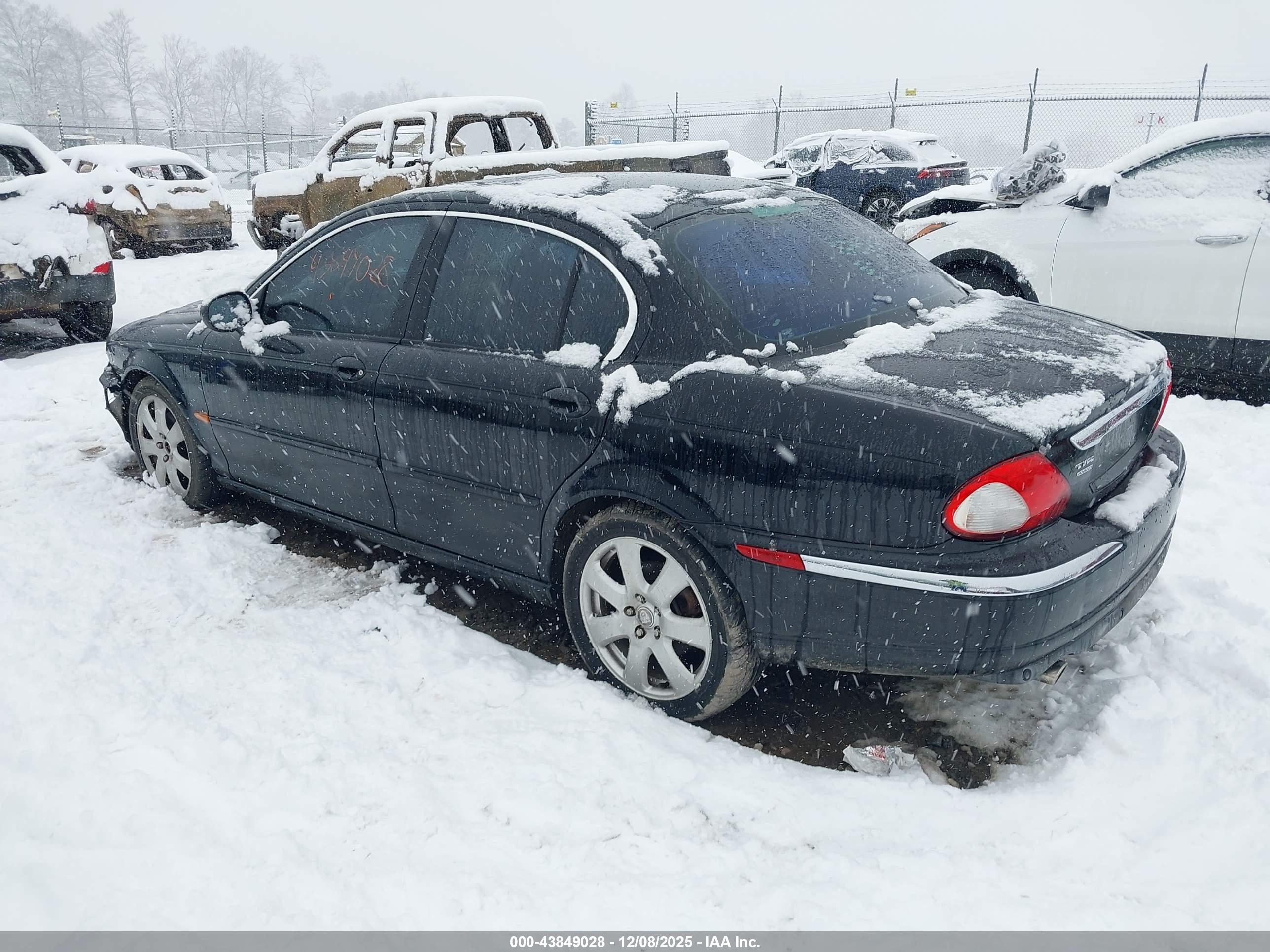 JAGUAR X-TYPE image 3