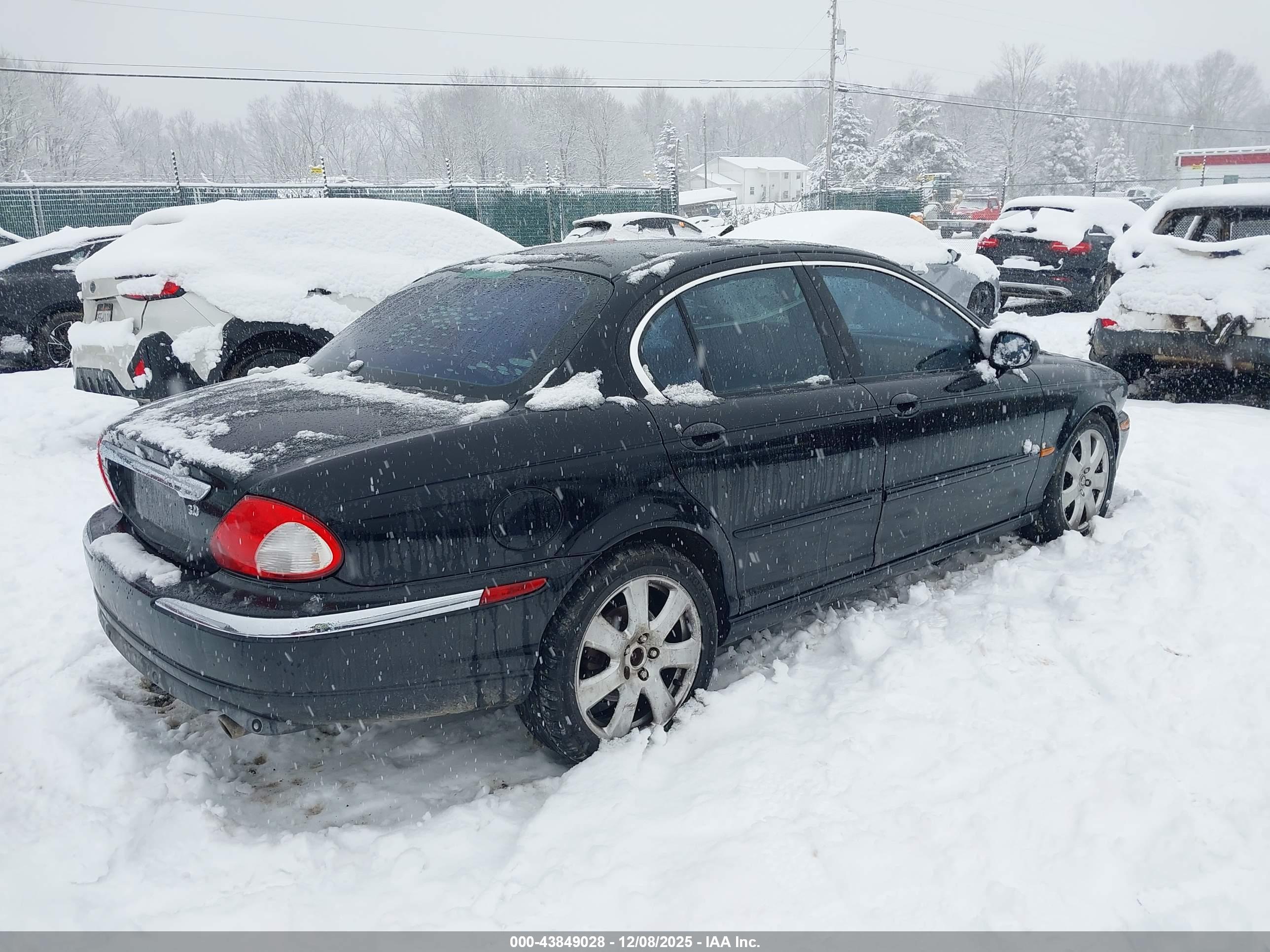 JAGUAR X-TYPE image 4