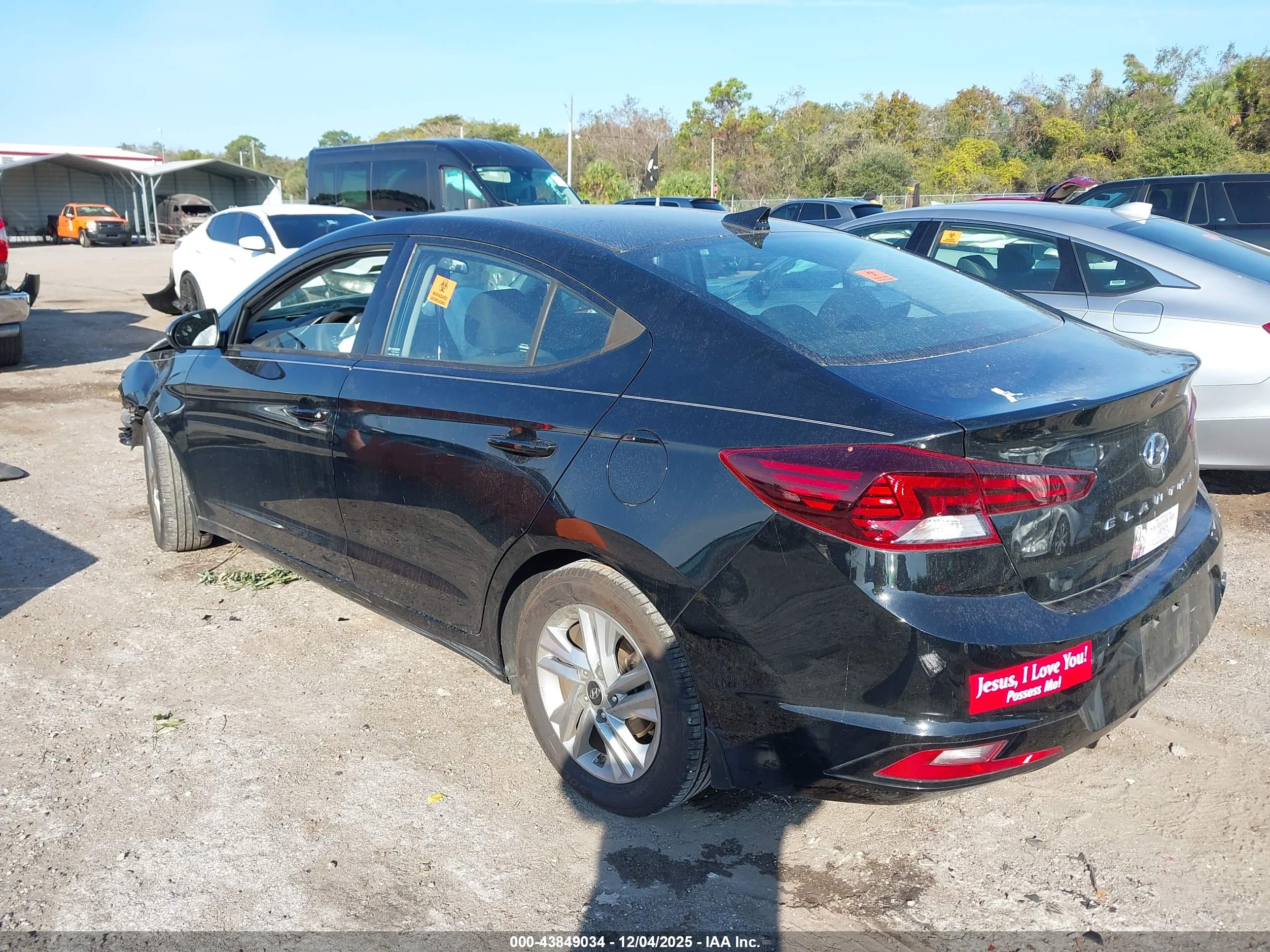 HYUNDAI ELANTRA image 3