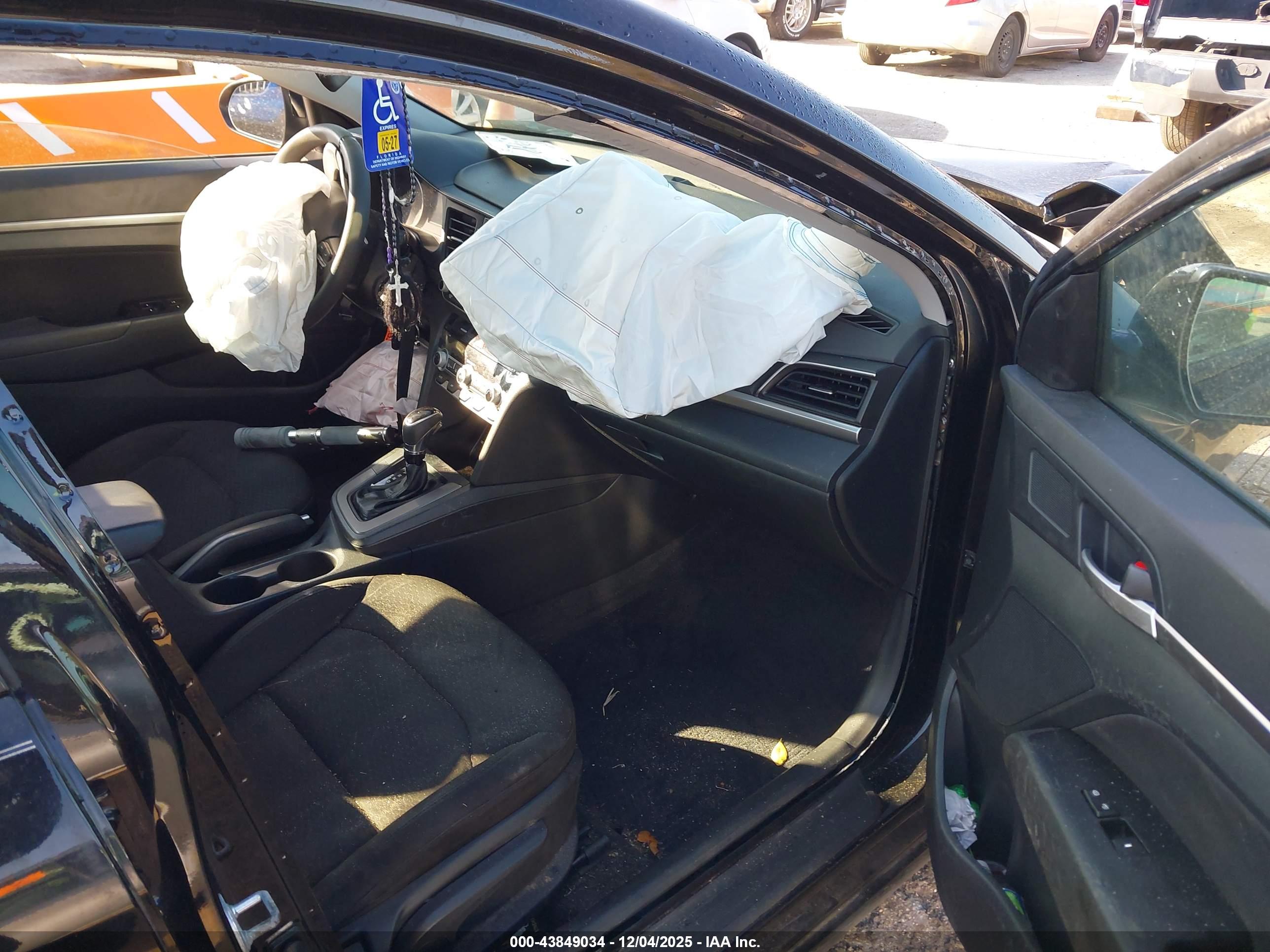 HYUNDAI ELANTRA image 5