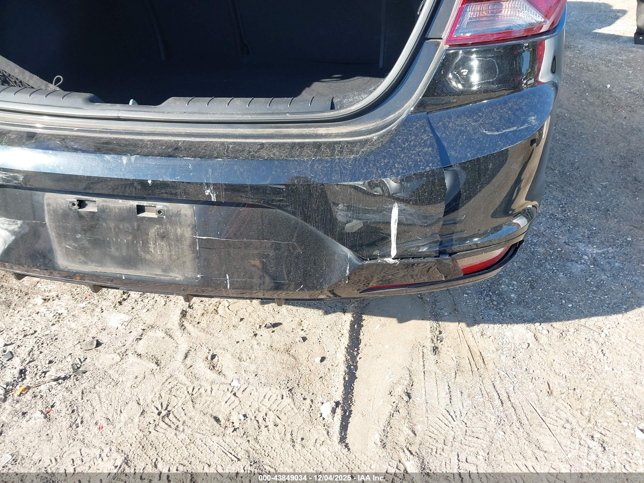 HYUNDAI ELANTRA image 6