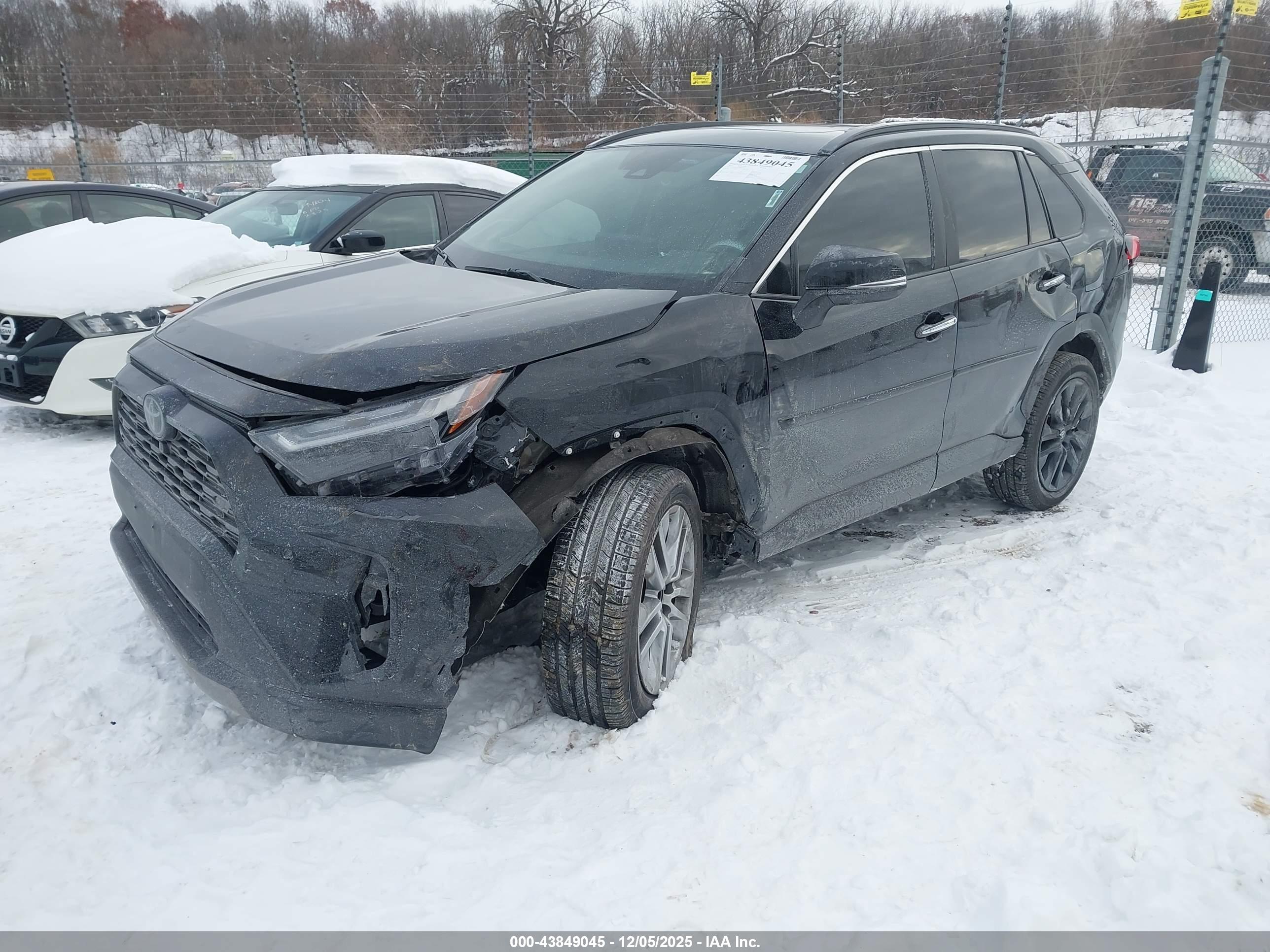 TOYOTA RAV4 image 2