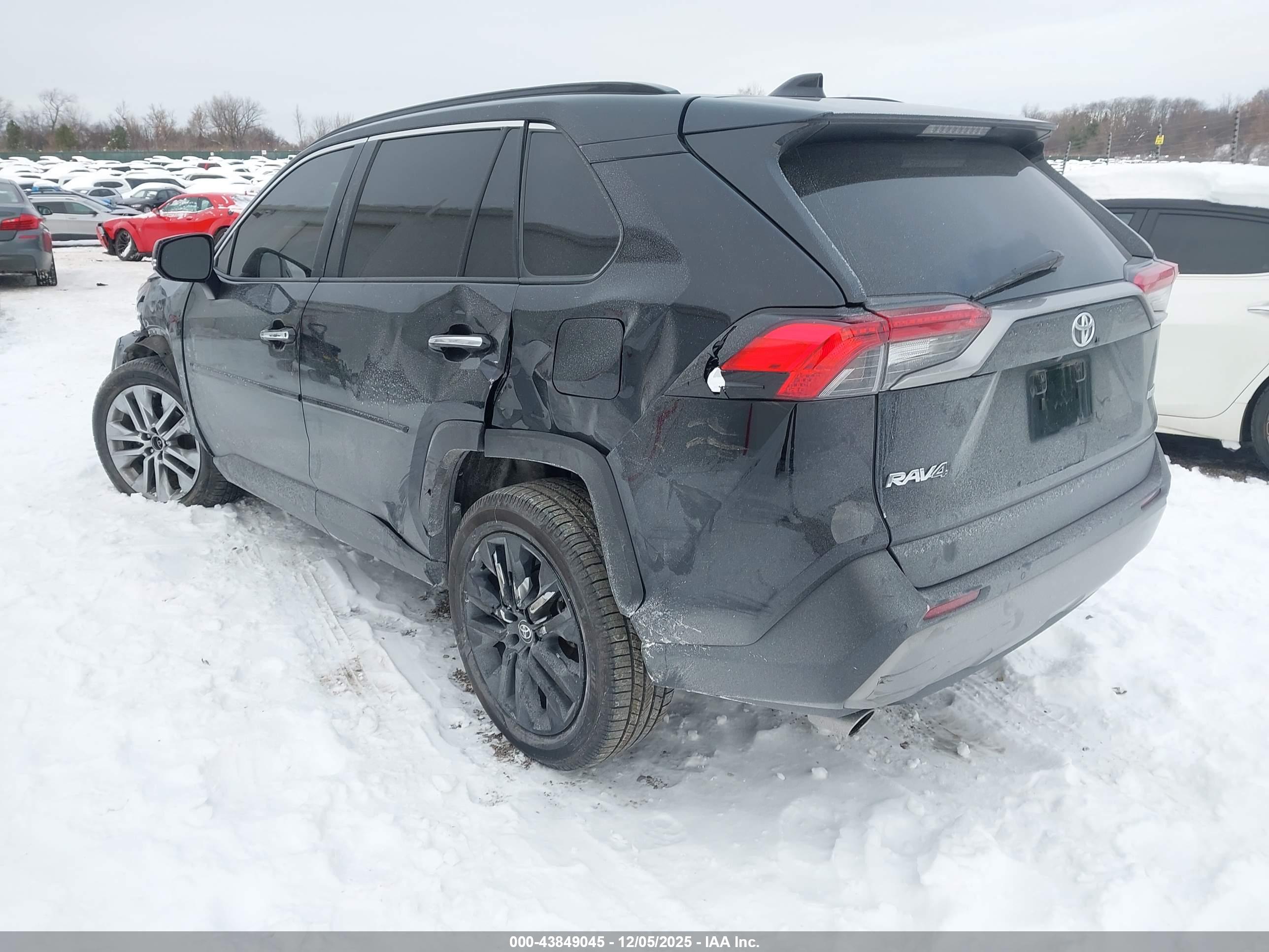 TOYOTA RAV4 image 3