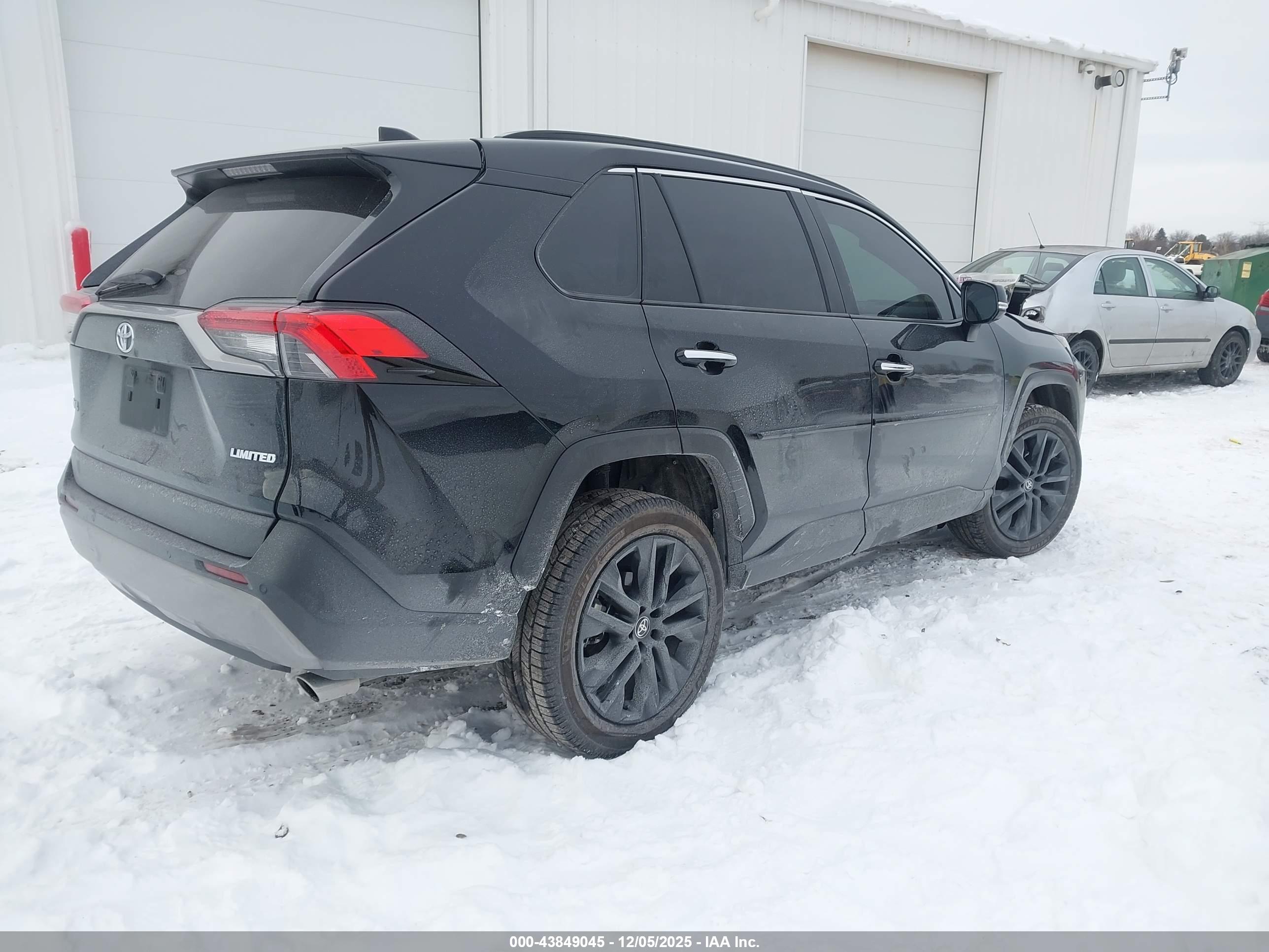 TOYOTA RAV4 image 4