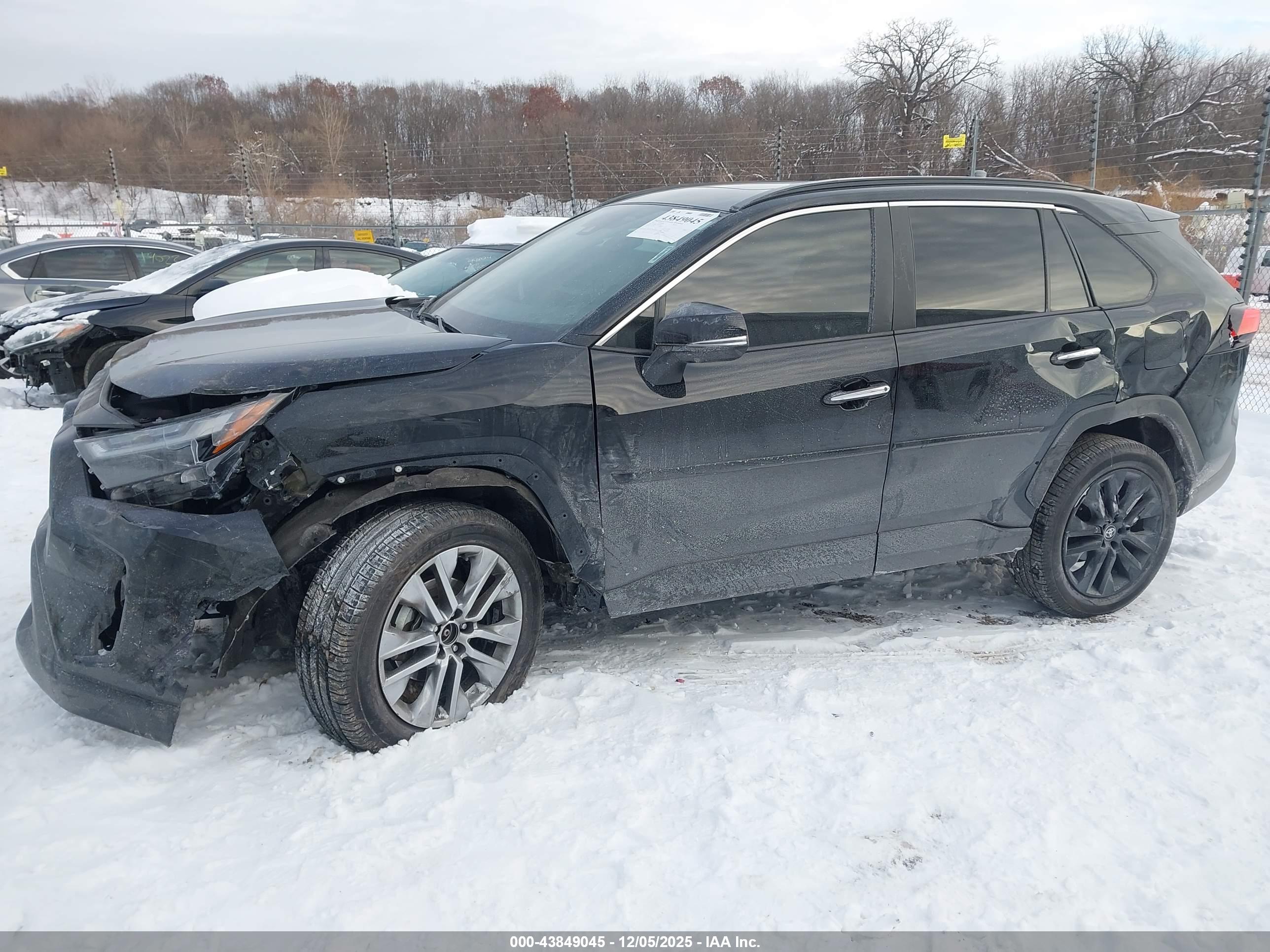 TOYOTA RAV4 image 6