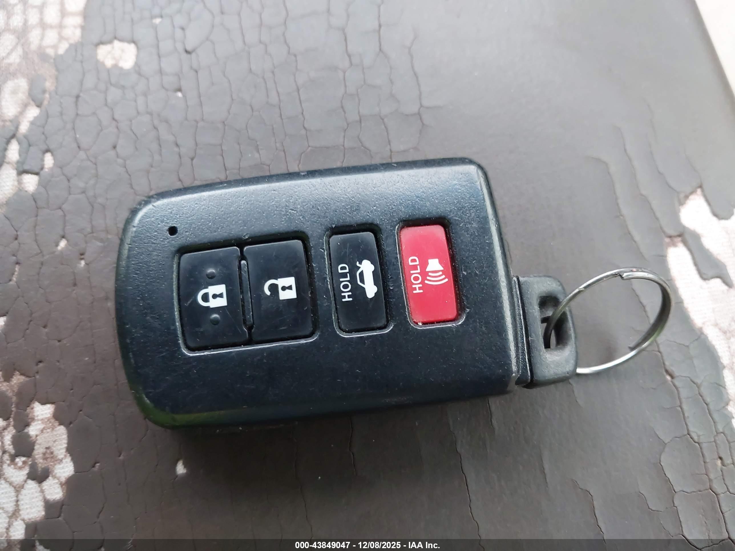 TOYOTA AVALON image 11