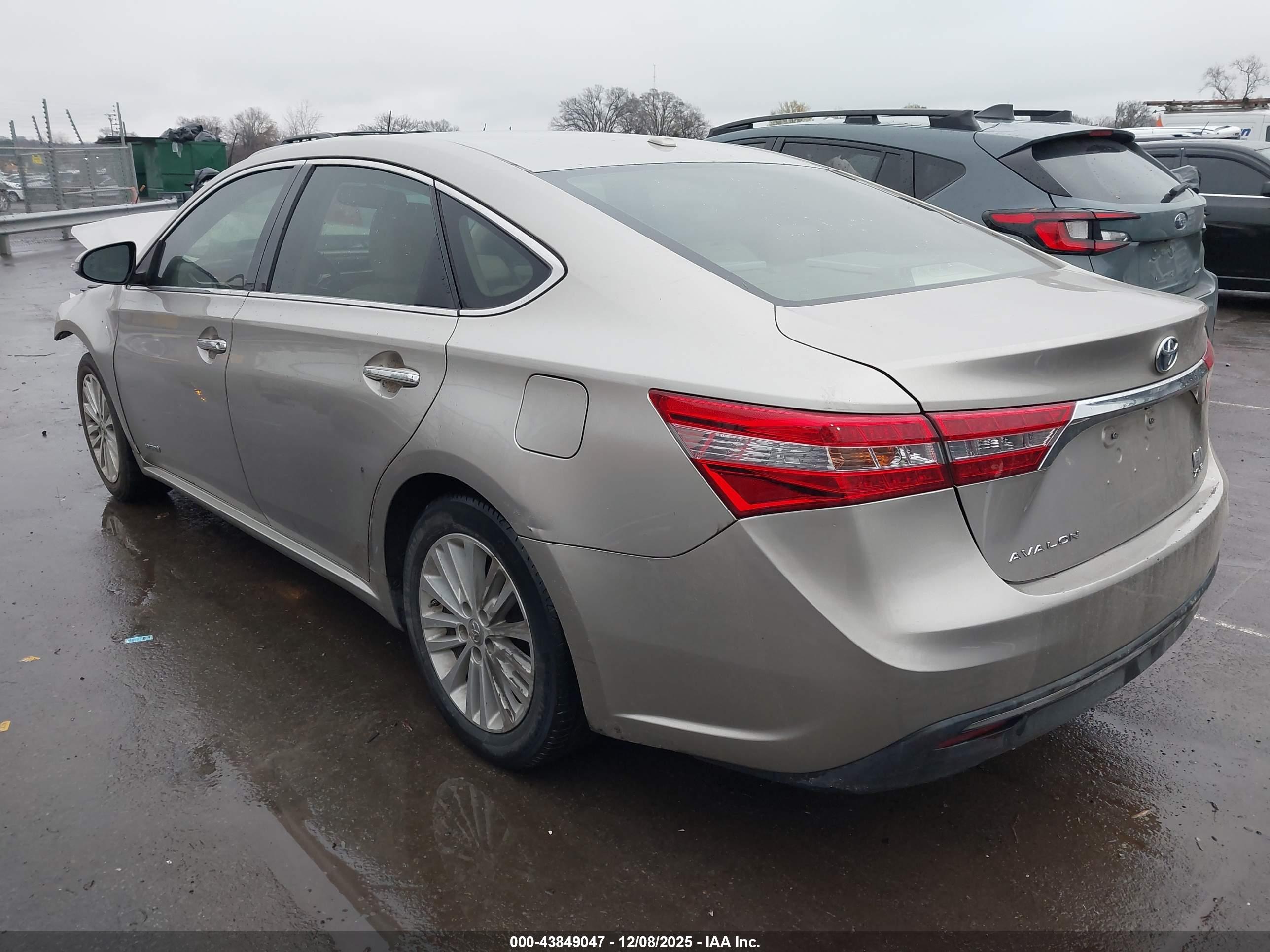 TOYOTA AVALON image 3