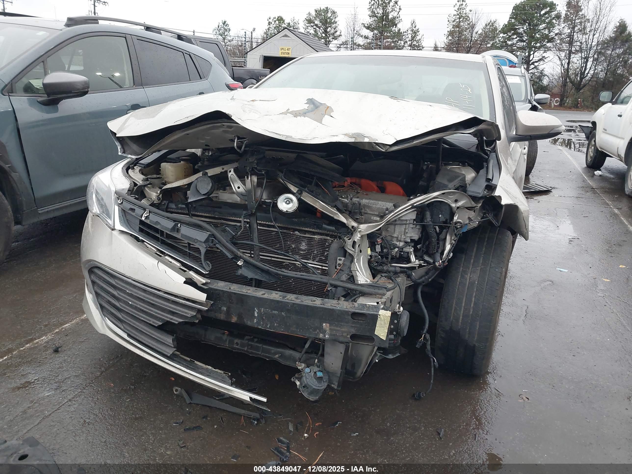 TOYOTA AVALON image 6