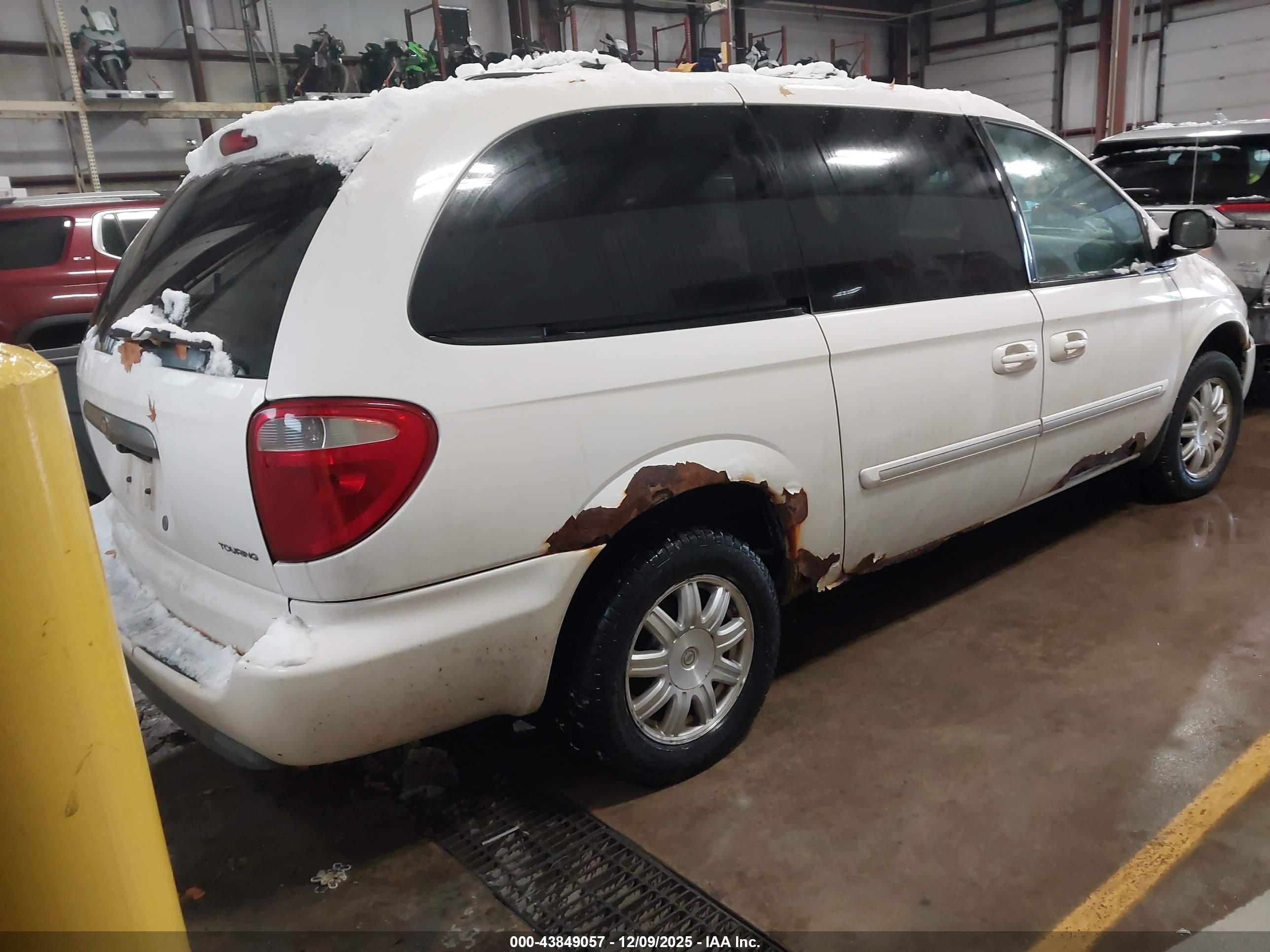 CHRYSLER TOWN image 4
