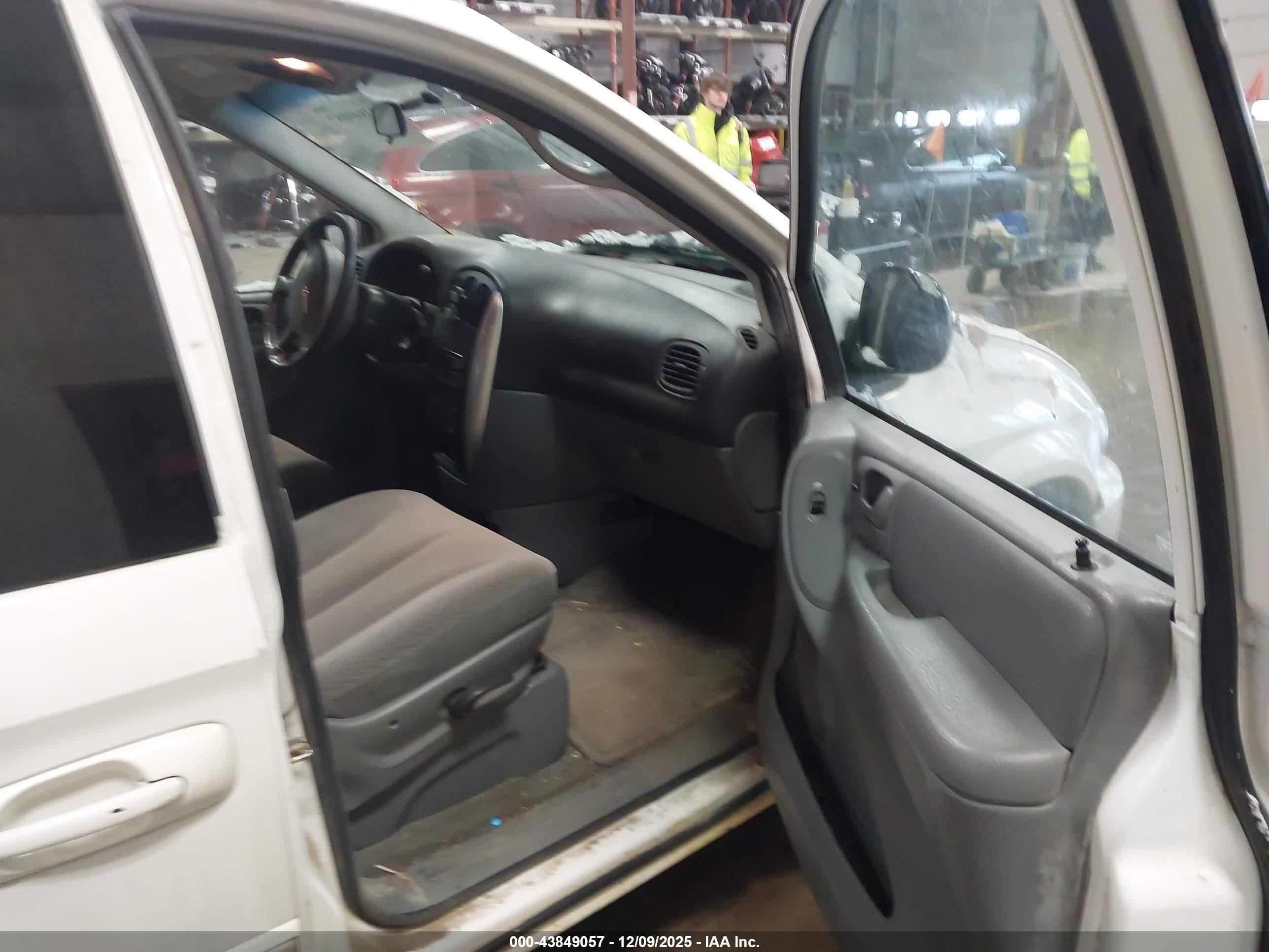 CHRYSLER TOWN image 5