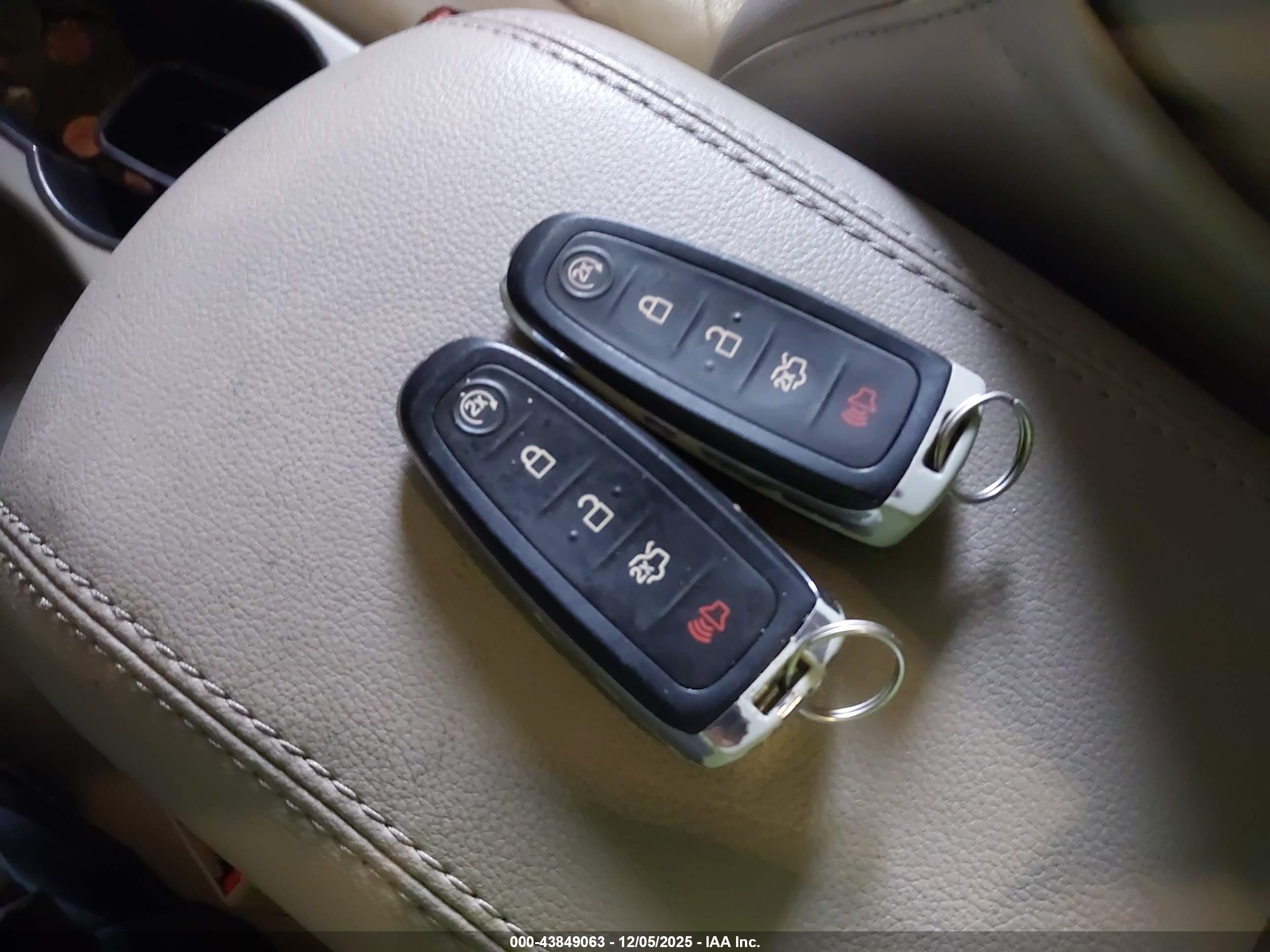 FORD C-MAX image 11