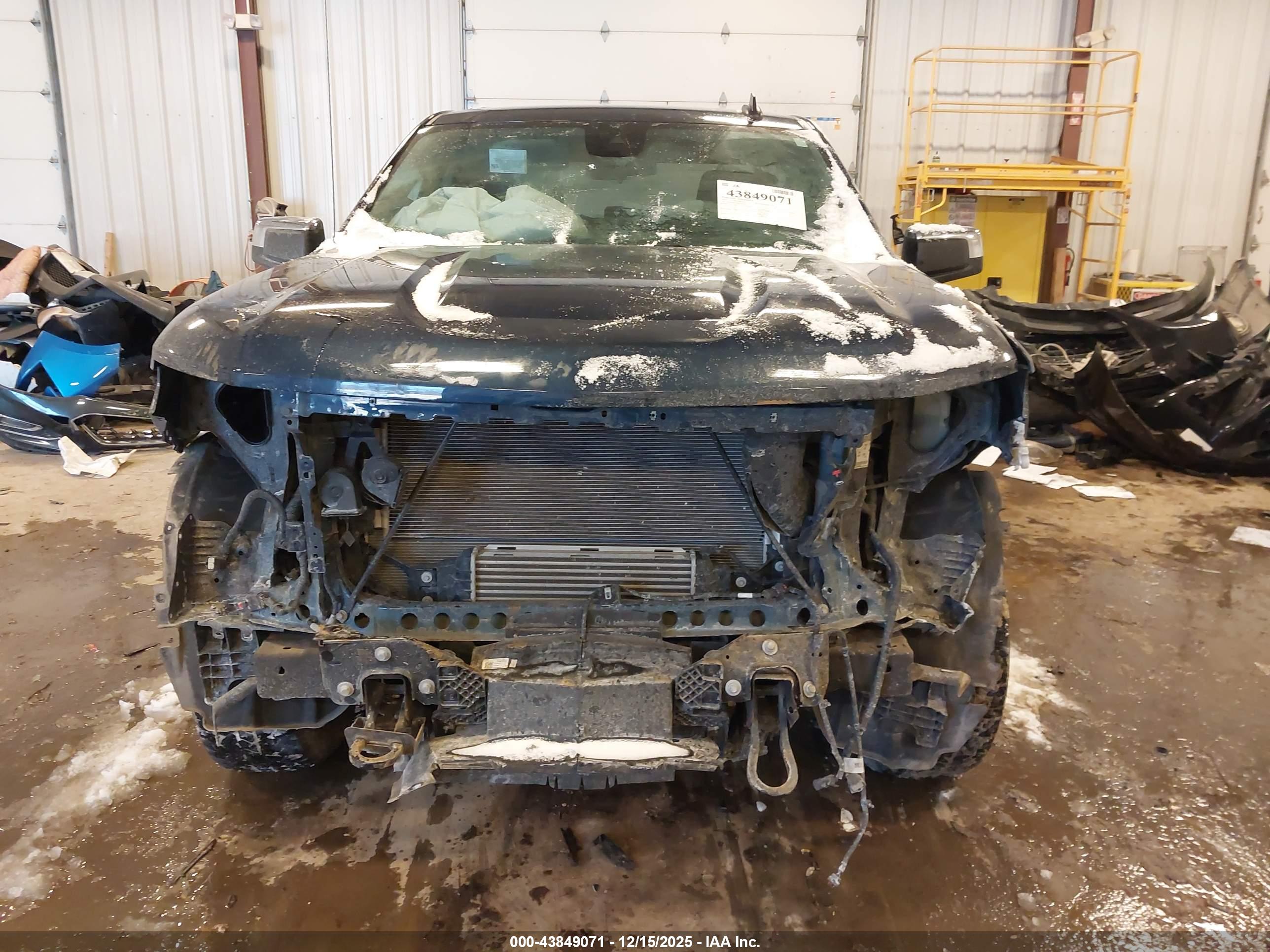 CHEVROLET SILVERADO image 6