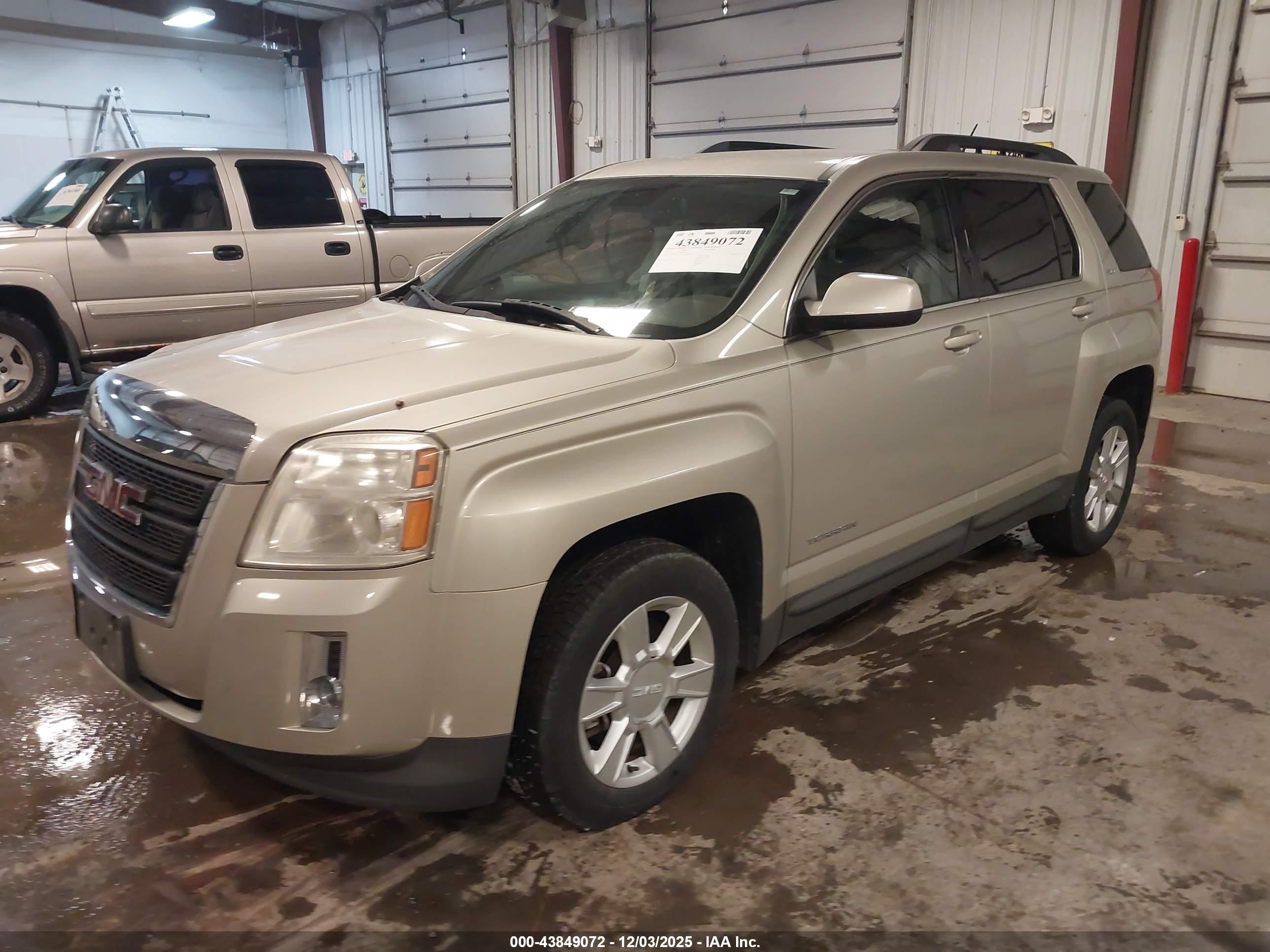 GMC TERRAIN image 2