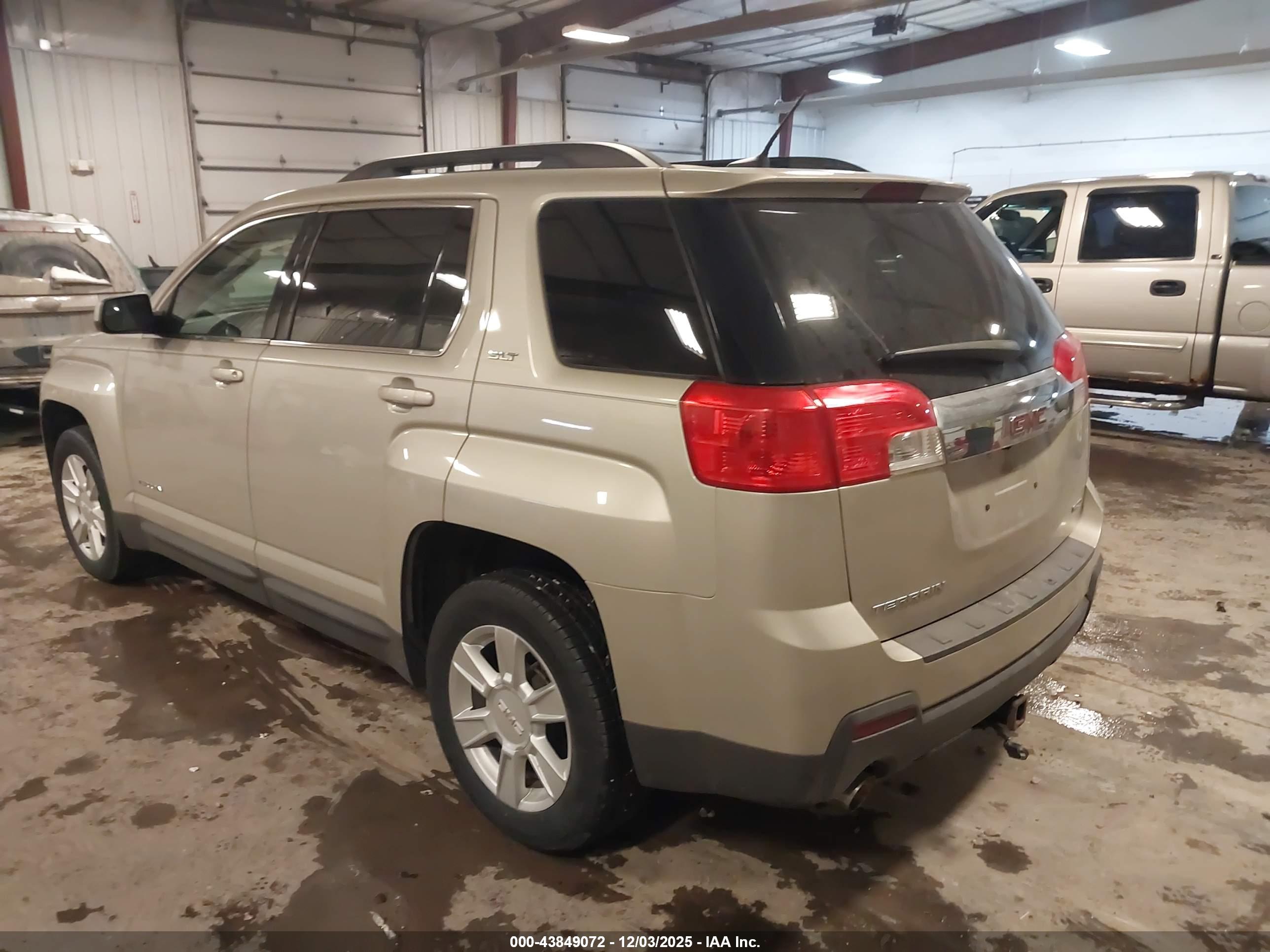 GMC TERRAIN image 3