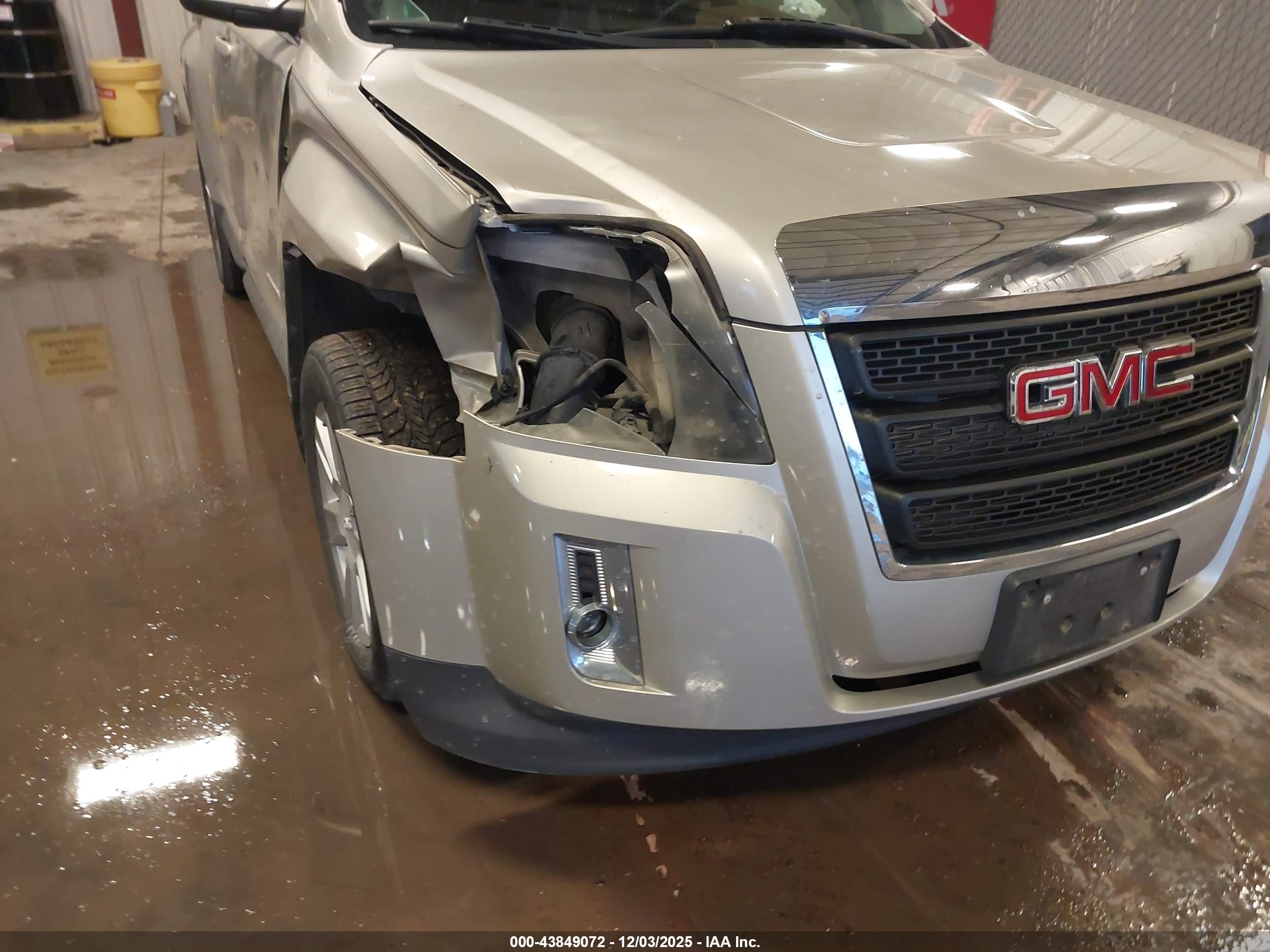 GMC TERRAIN image 6