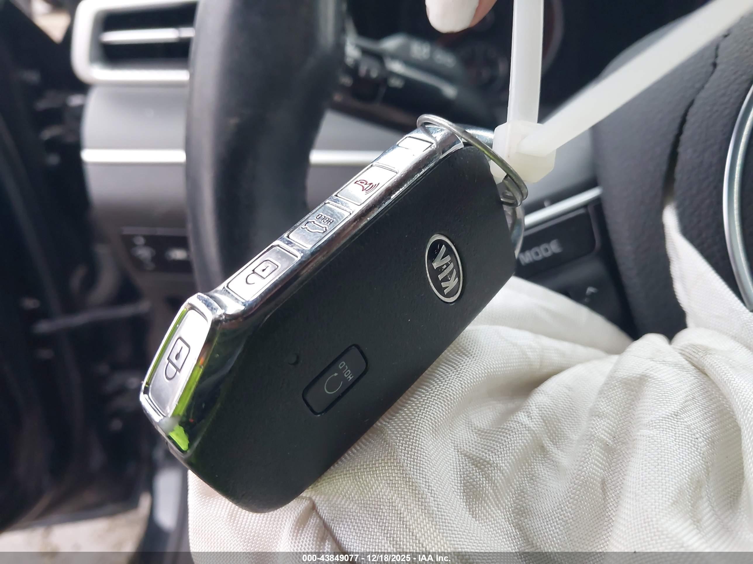 KIA K5 image 11