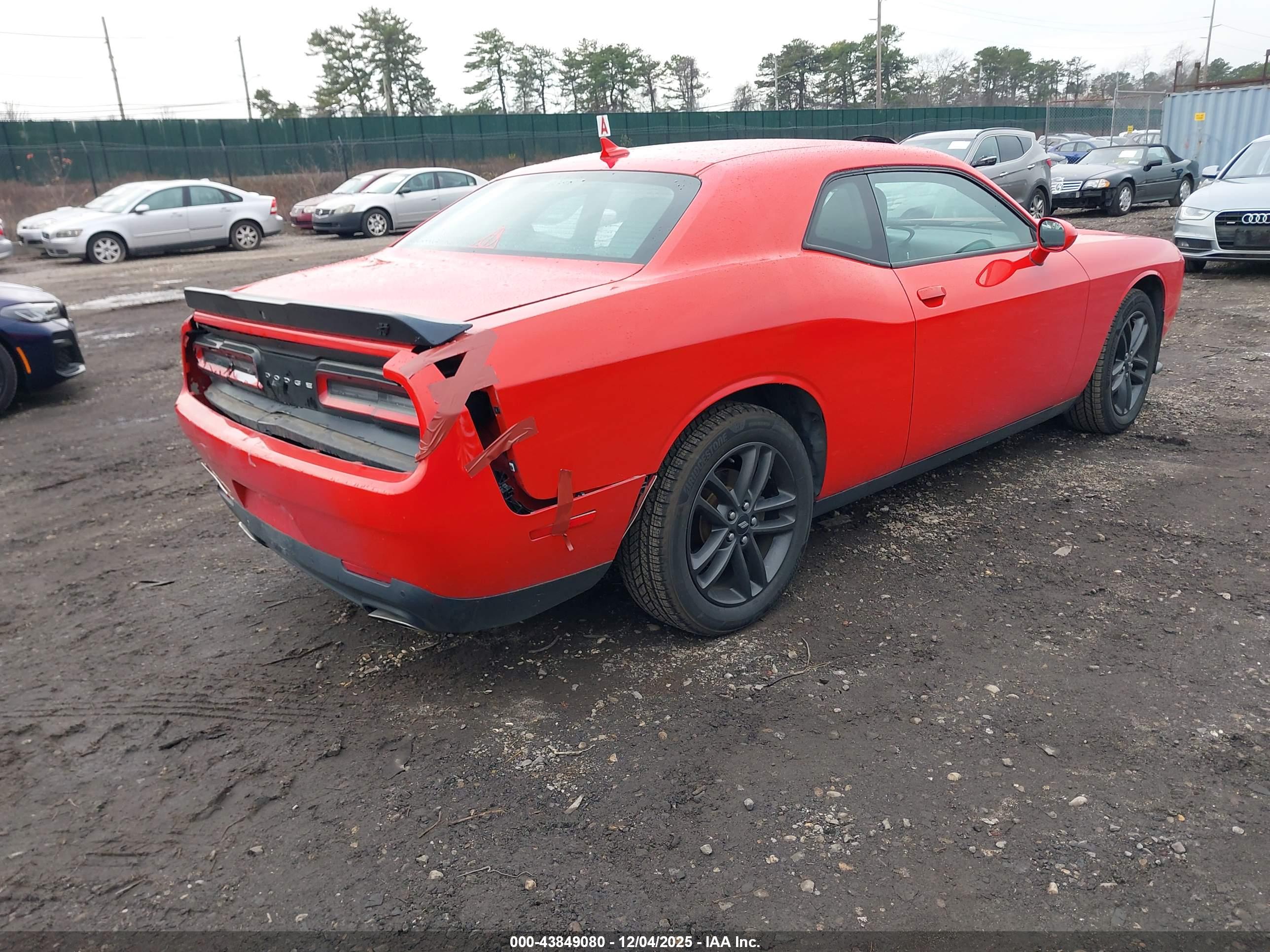 DODGE CHALLENGER image 4