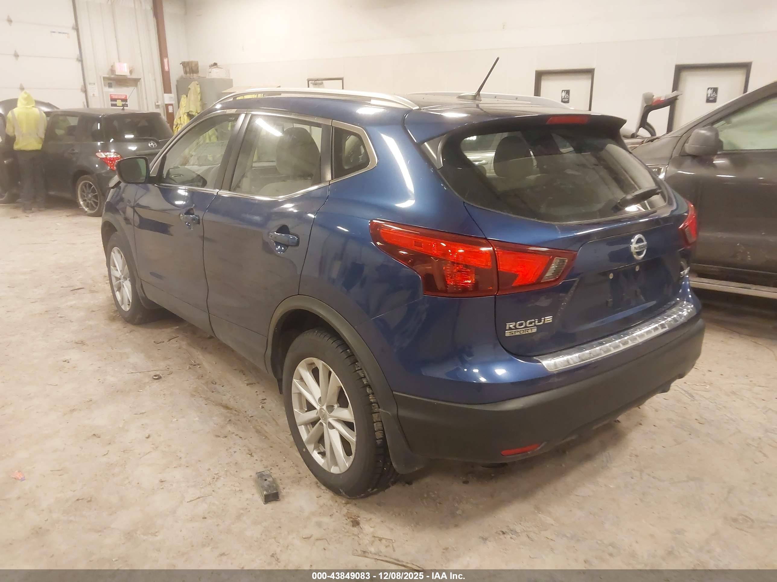 NISSAN ROGUE image 3