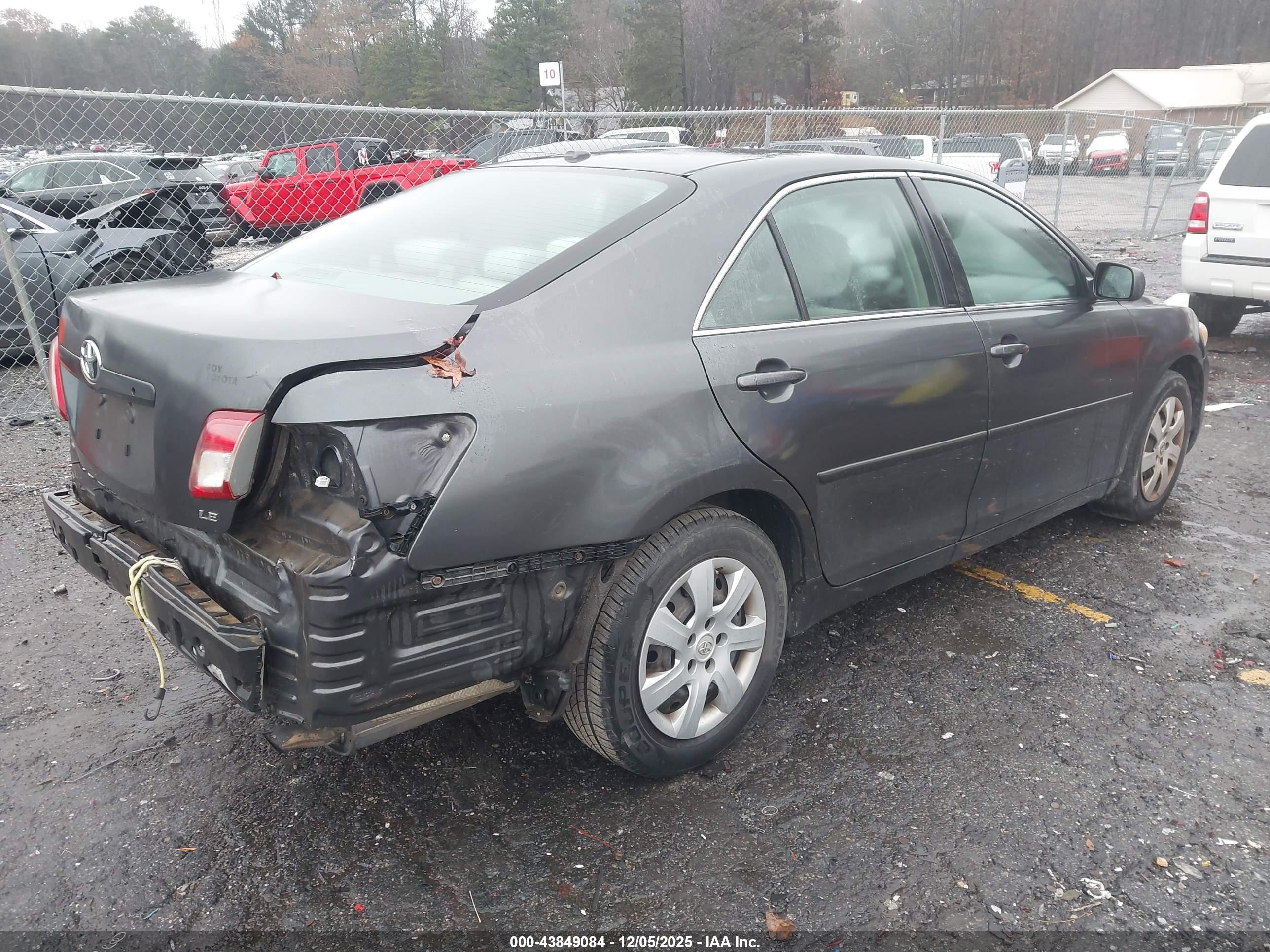 TOYOTA CAMRY image 4