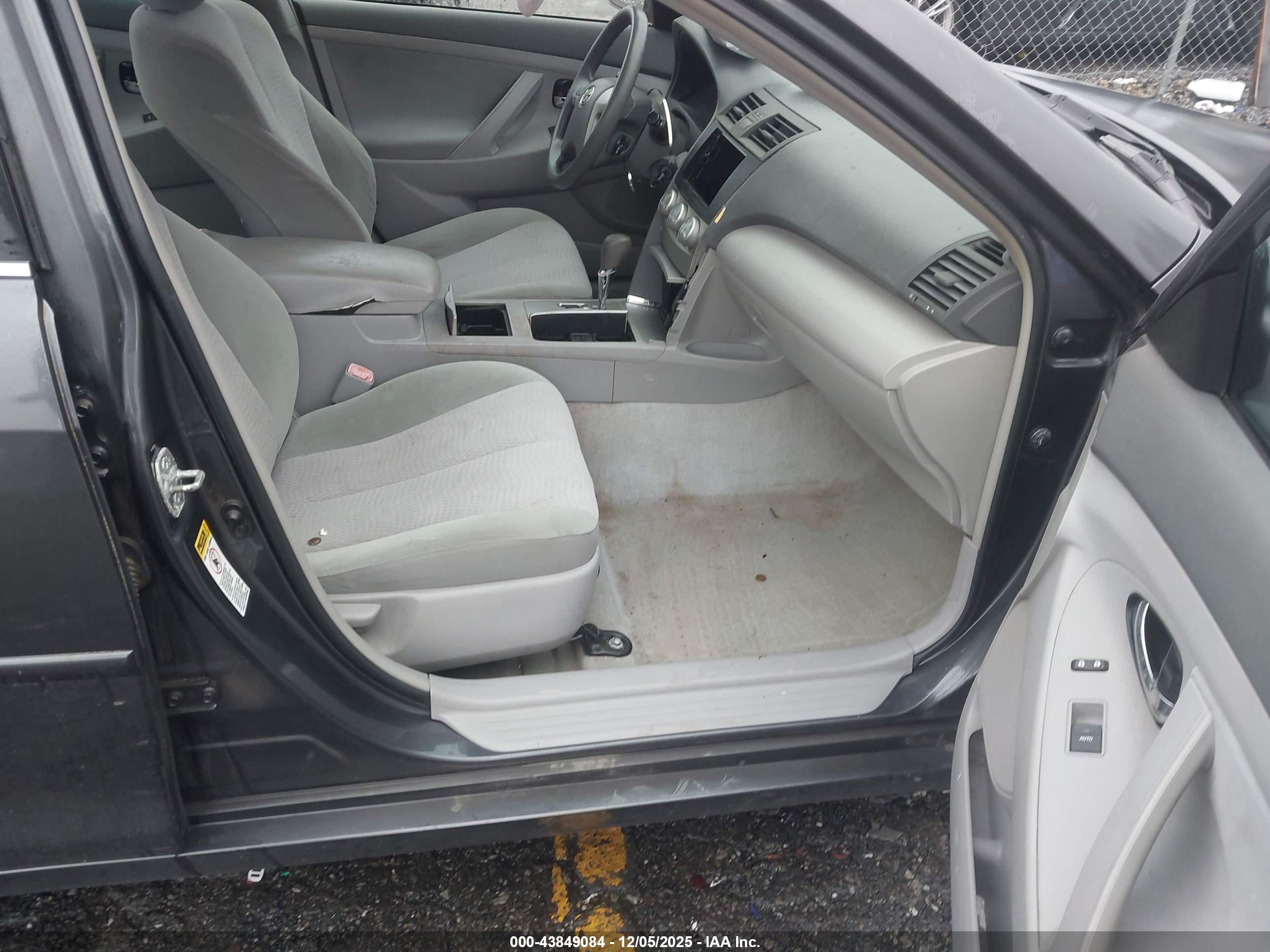 TOYOTA CAMRY image 5
