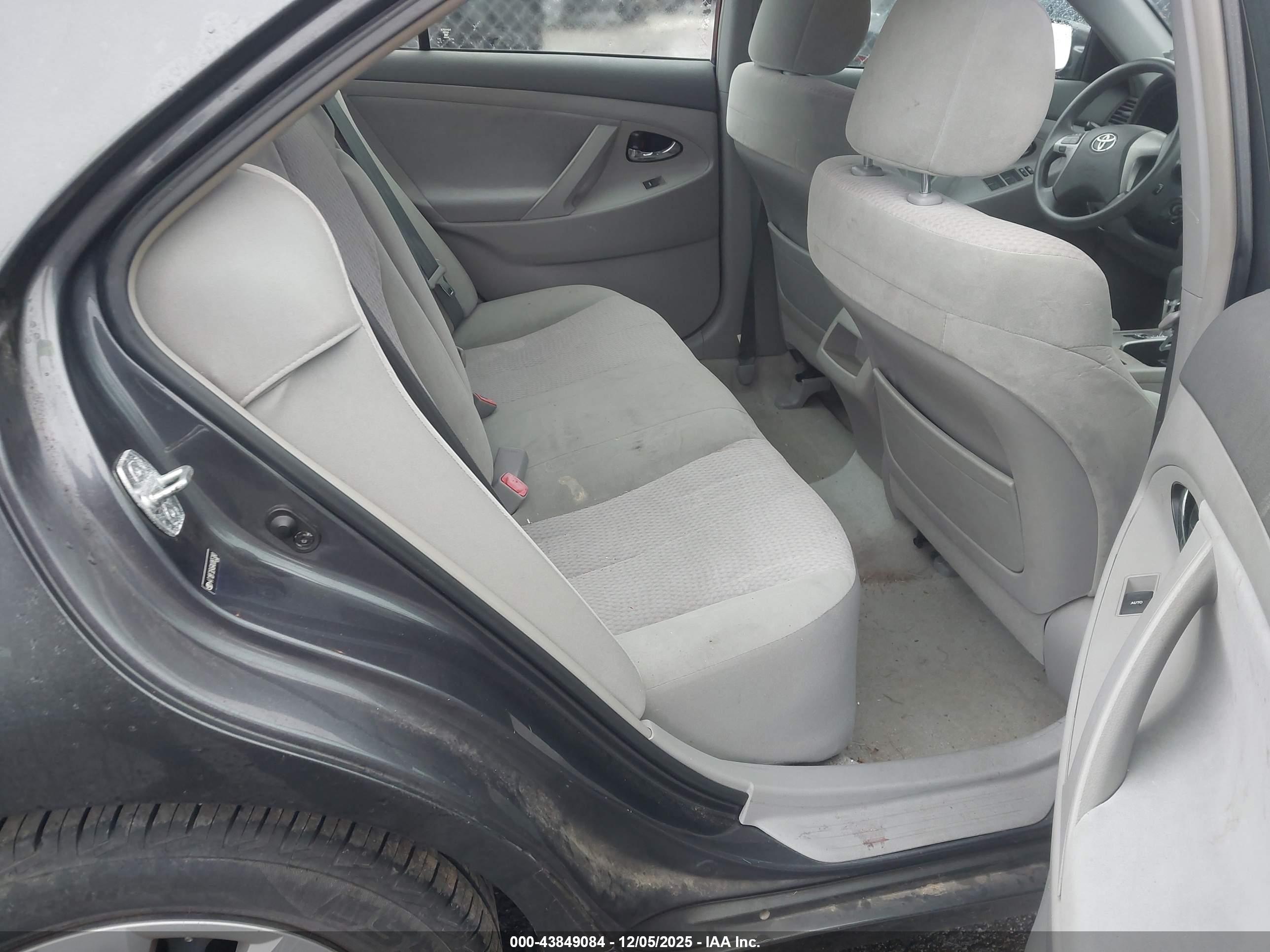 TOYOTA CAMRY image 8