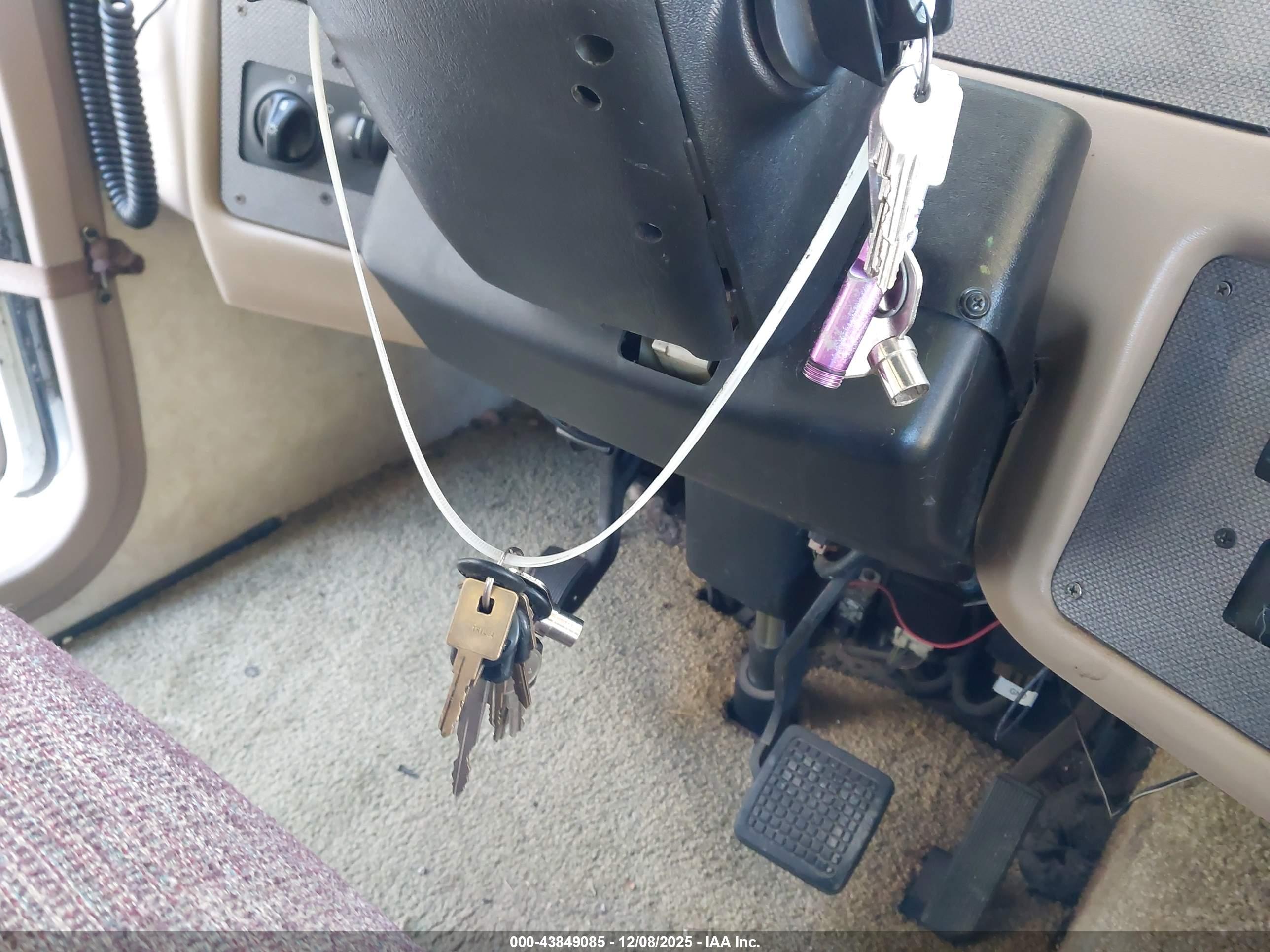 FORD F550 image 11
