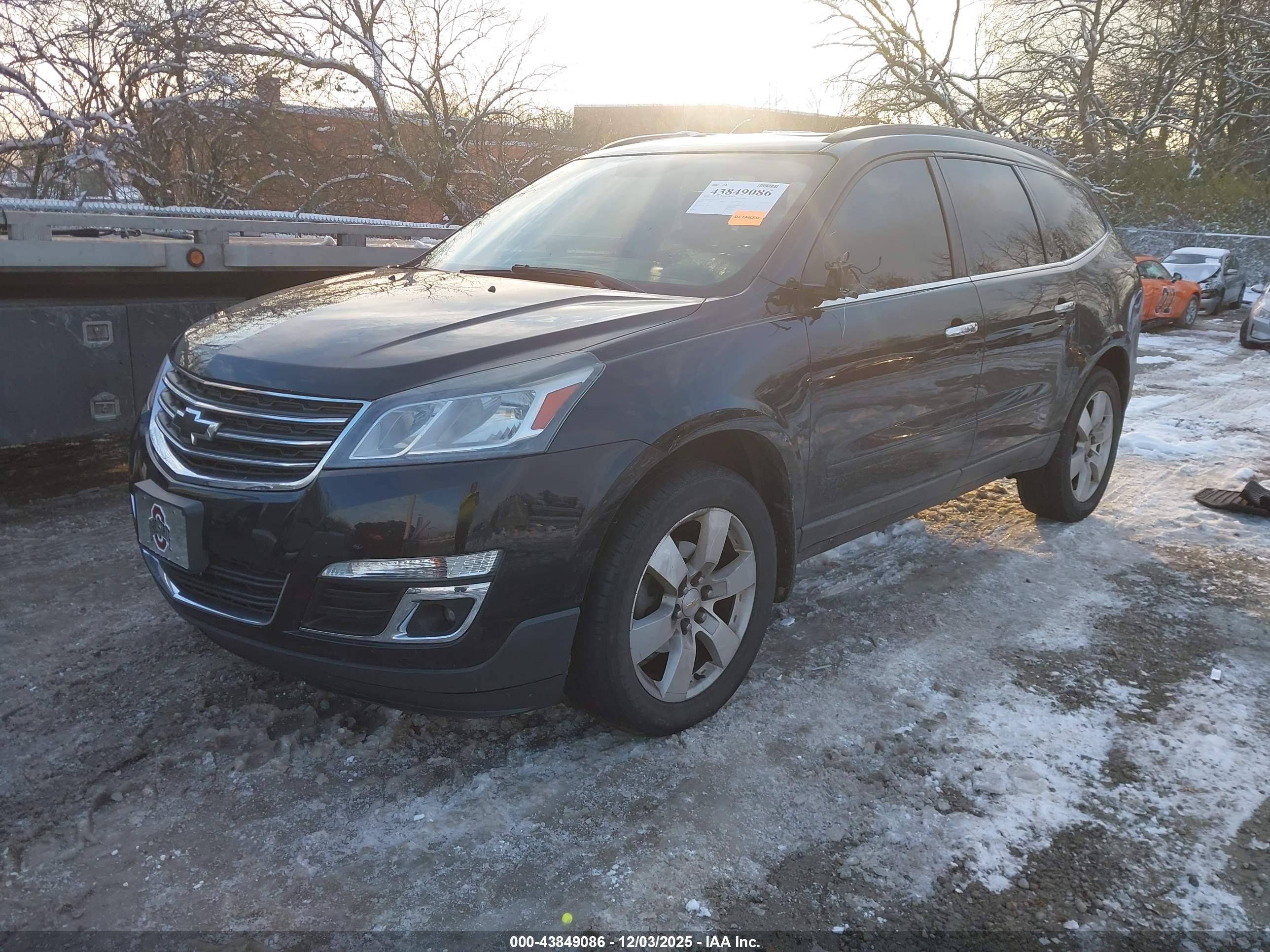 CHEVROLET TRAVERSE image 2