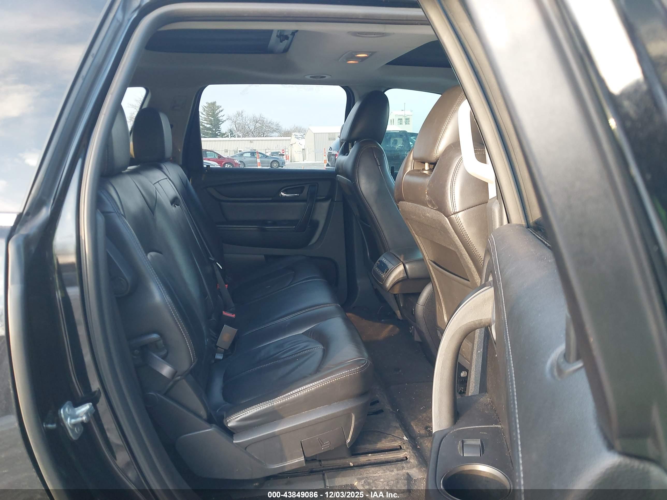 CHEVROLET TRAVERSE image 8