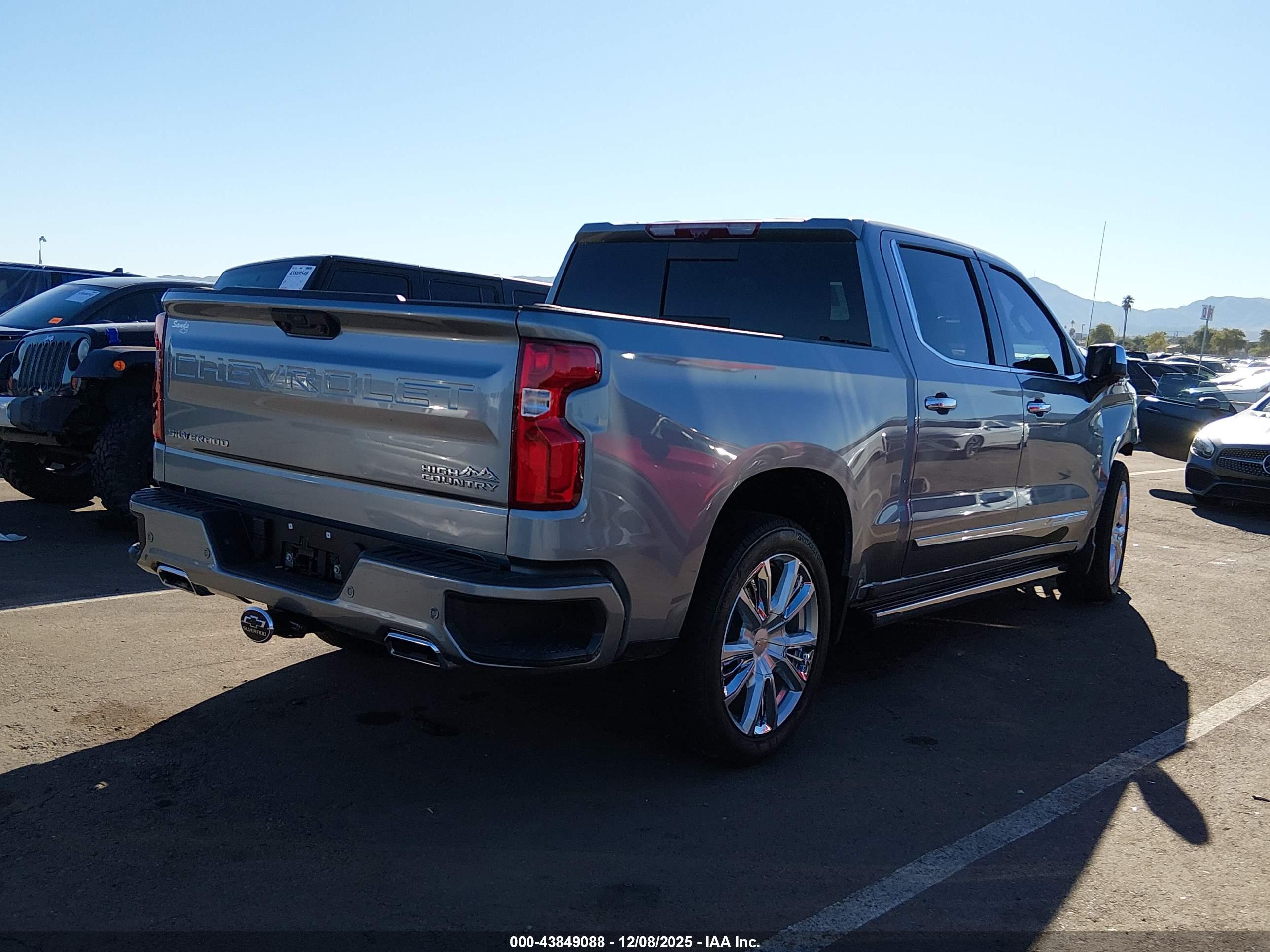 CHEVROLET SILVERADO image 4