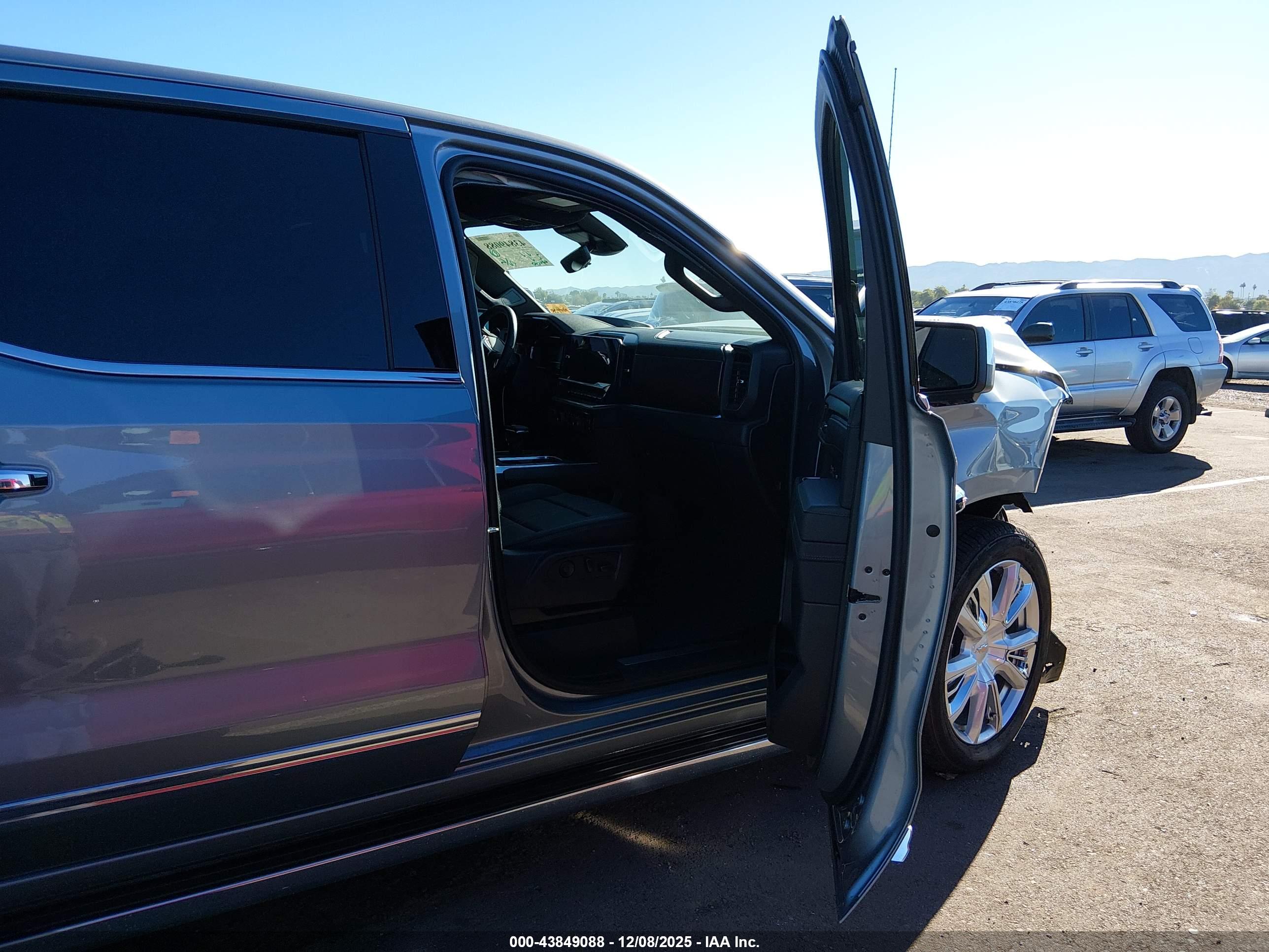 CHEVROLET SILVERADO image 5