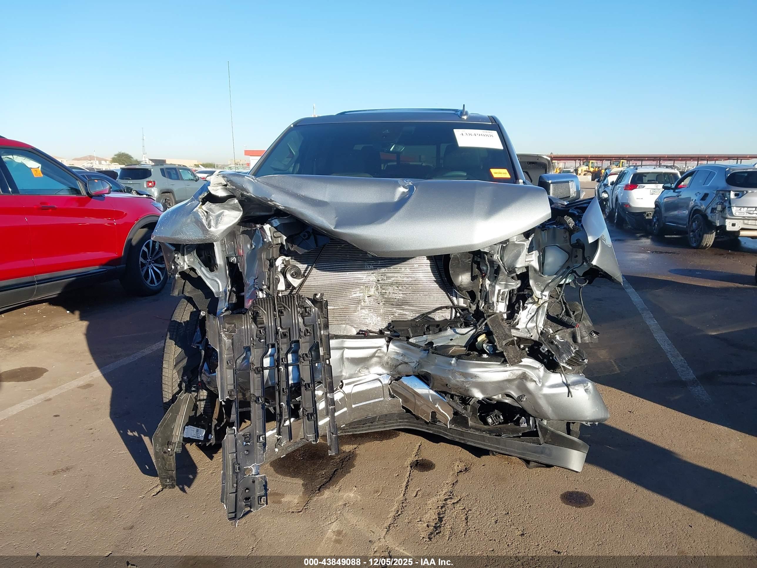 CHEVROLET SILVERADO image 6