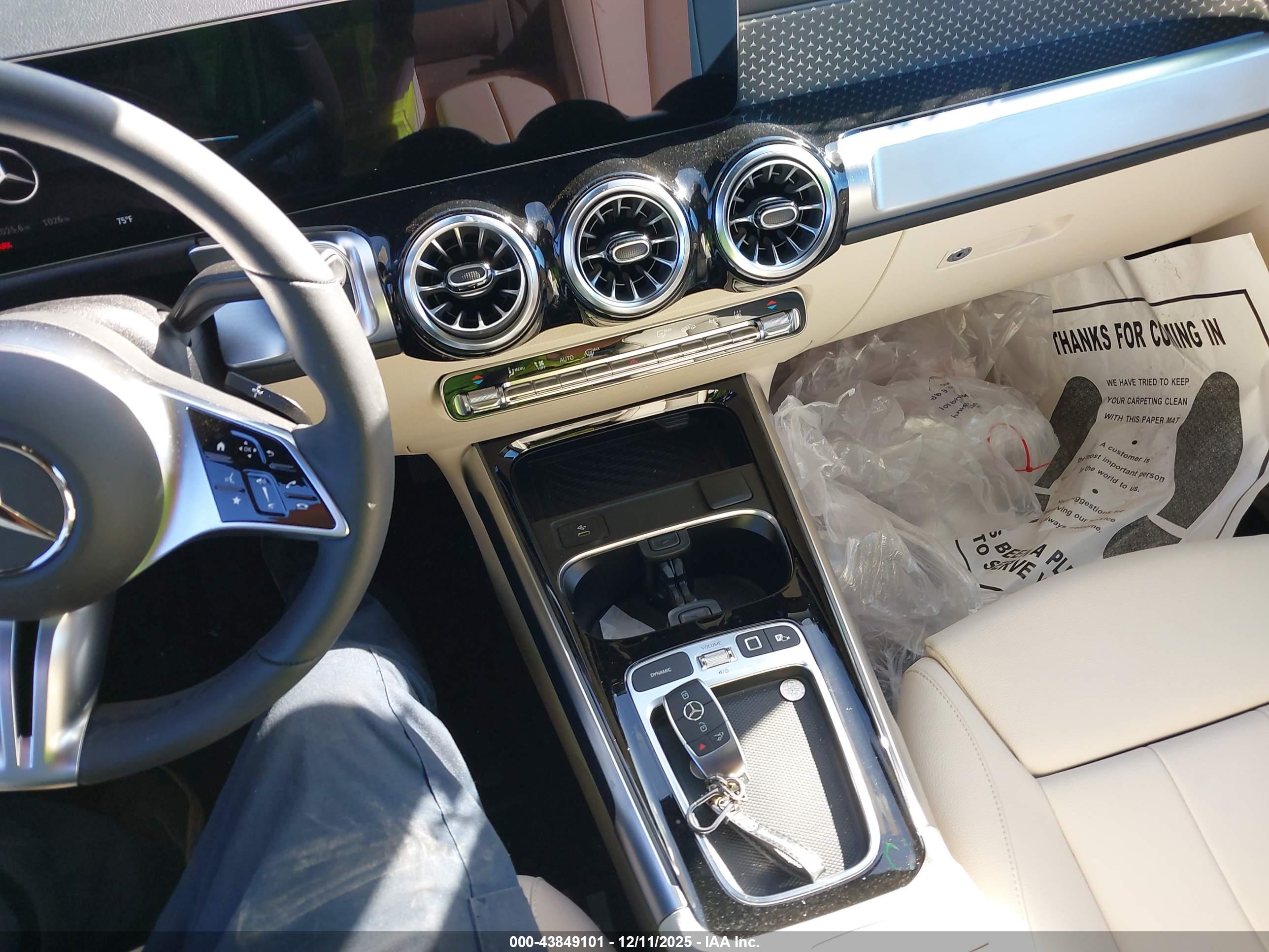 MERCEDES-BENZ EQB image 11