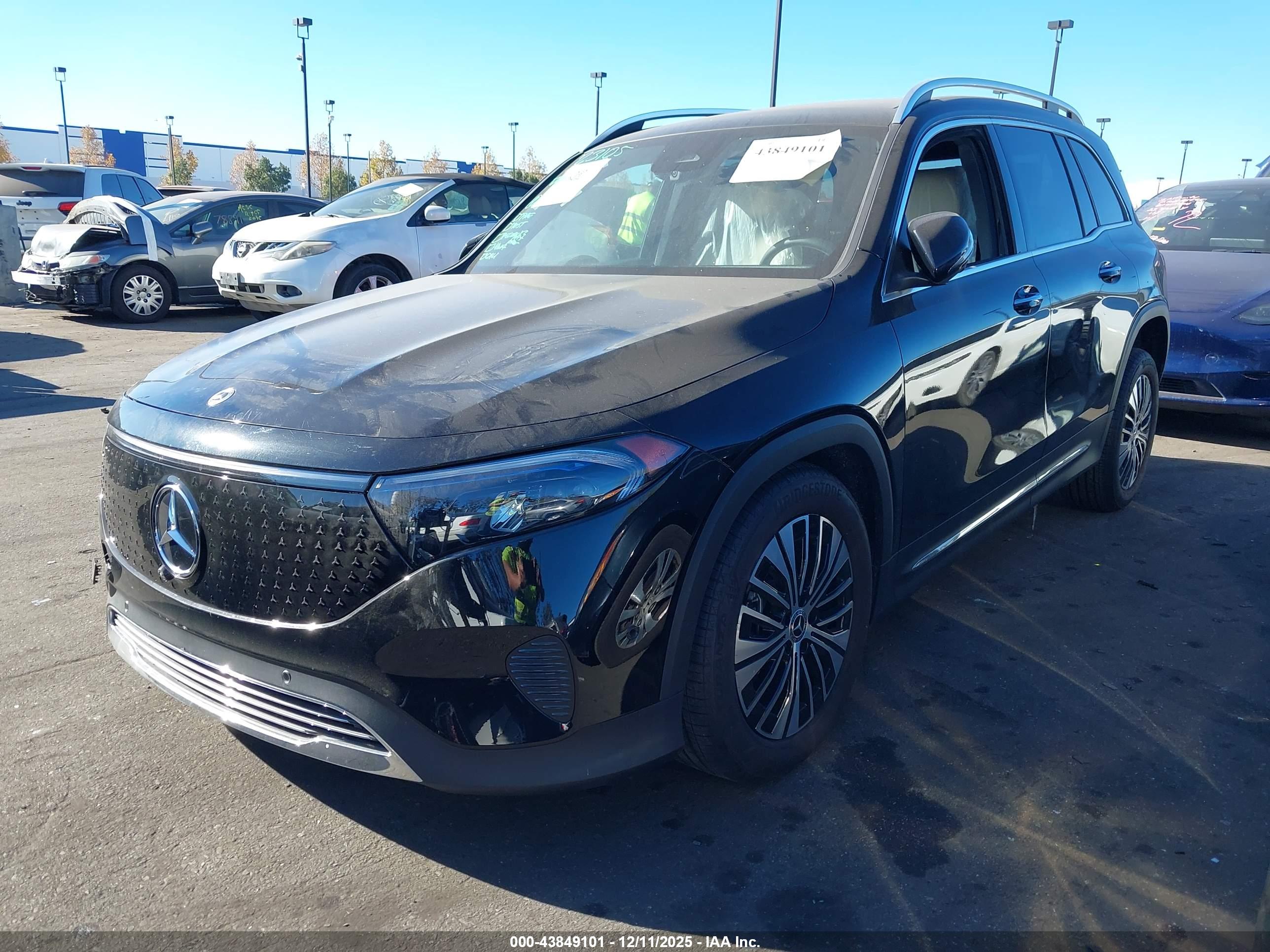 MERCEDES-BENZ EQB image 2
