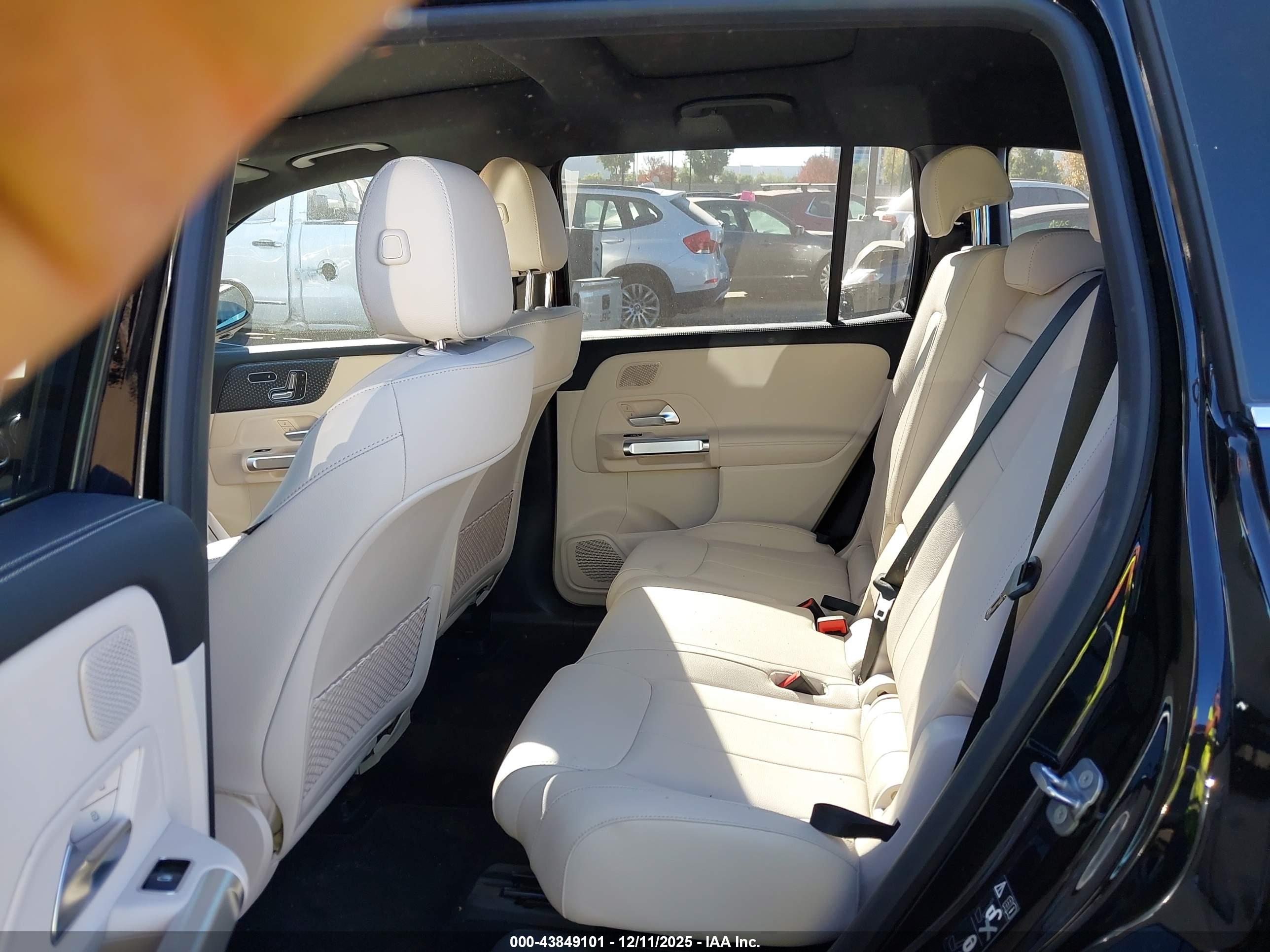 MERCEDES-BENZ EQB image 8