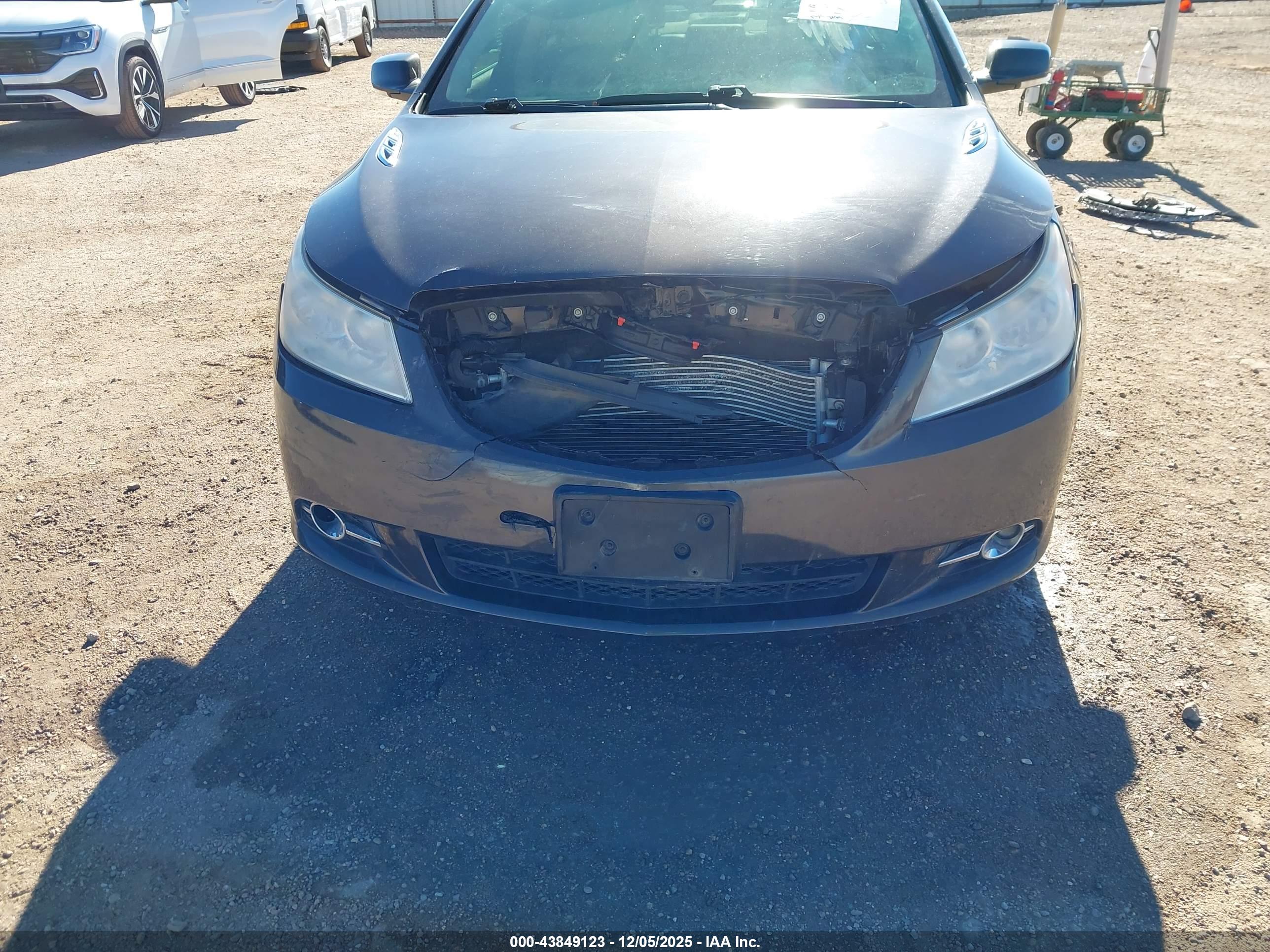 BUICK LACROSSE image 6