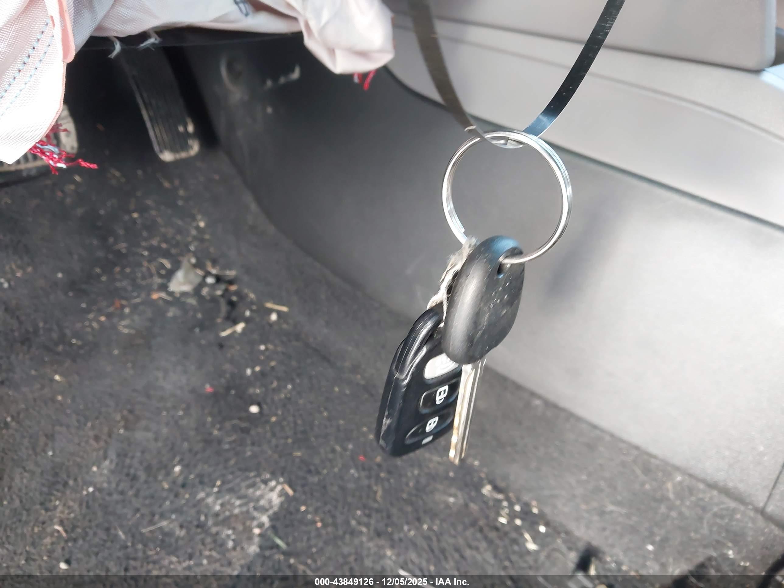 HYUNDAI ELANTRA image 11