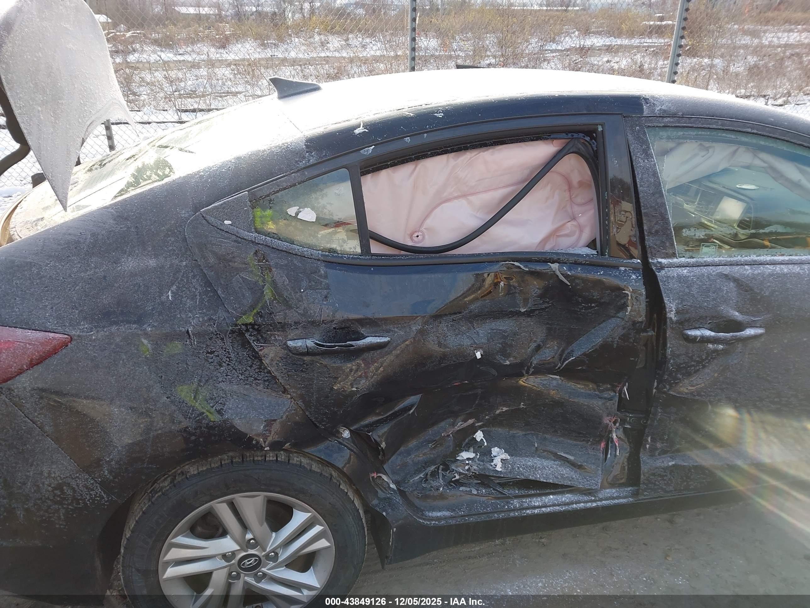 HYUNDAI ELANTRA image 6