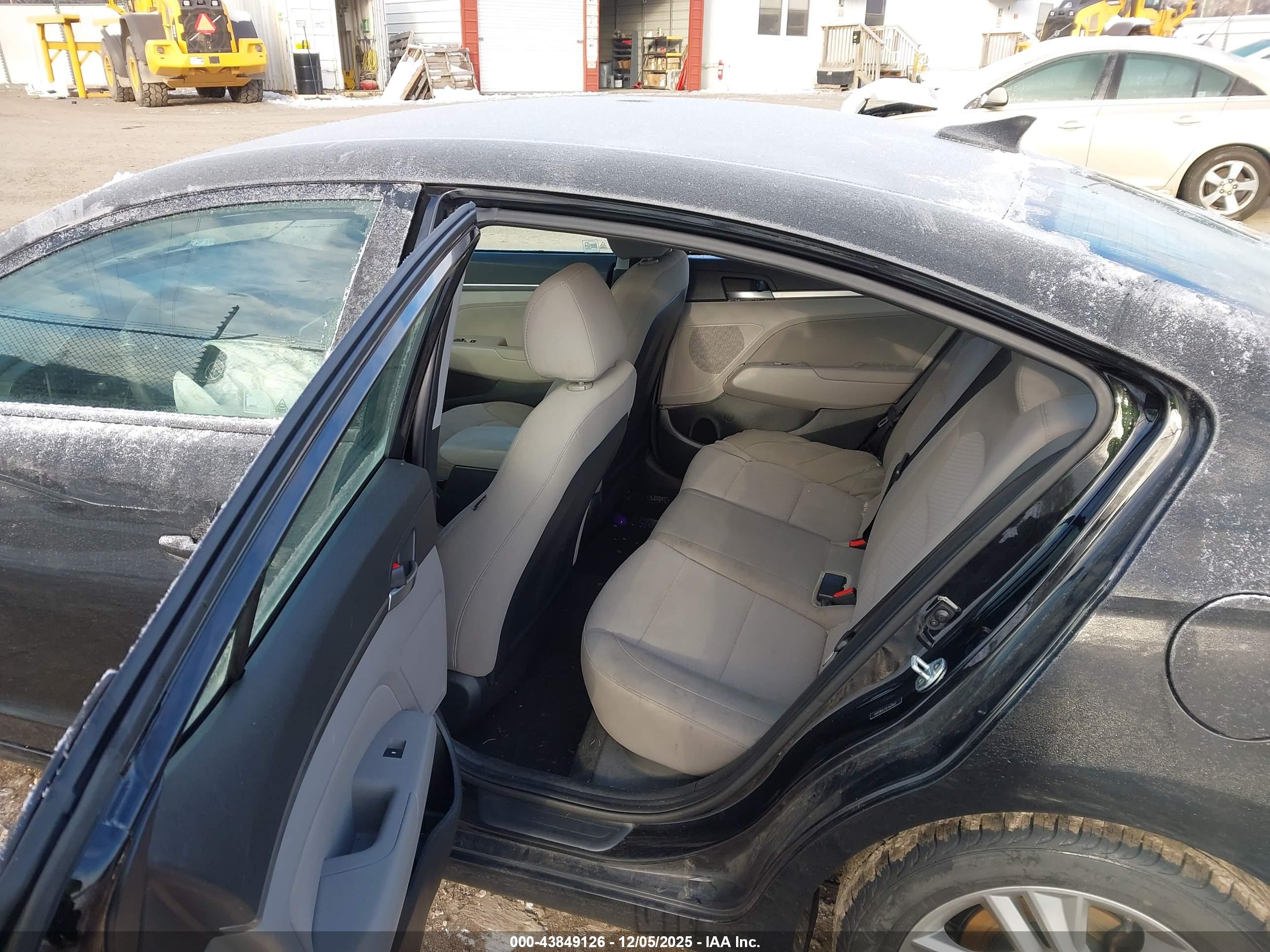 HYUNDAI ELANTRA image 8