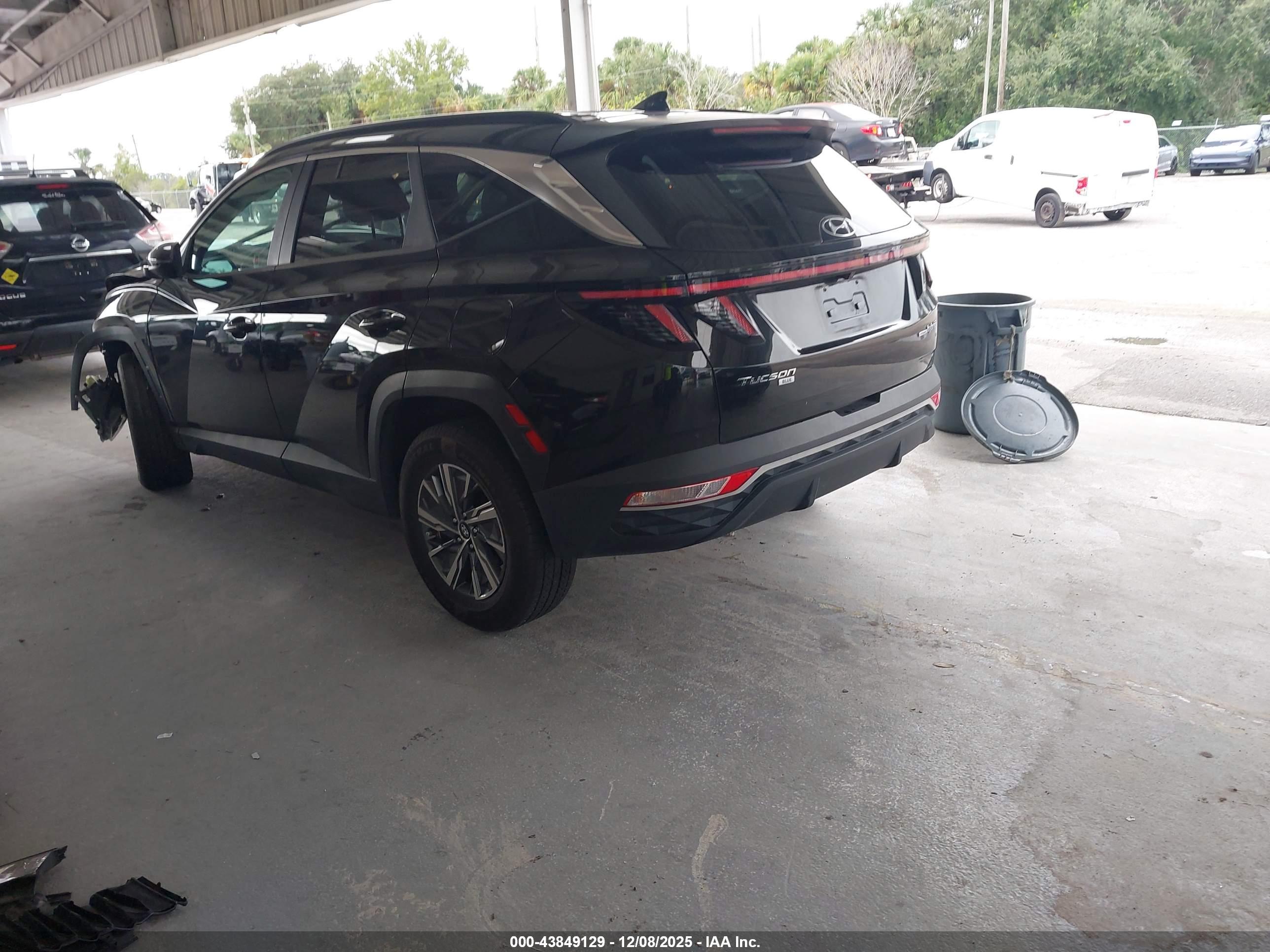 HYUNDAI TUCSON image 3