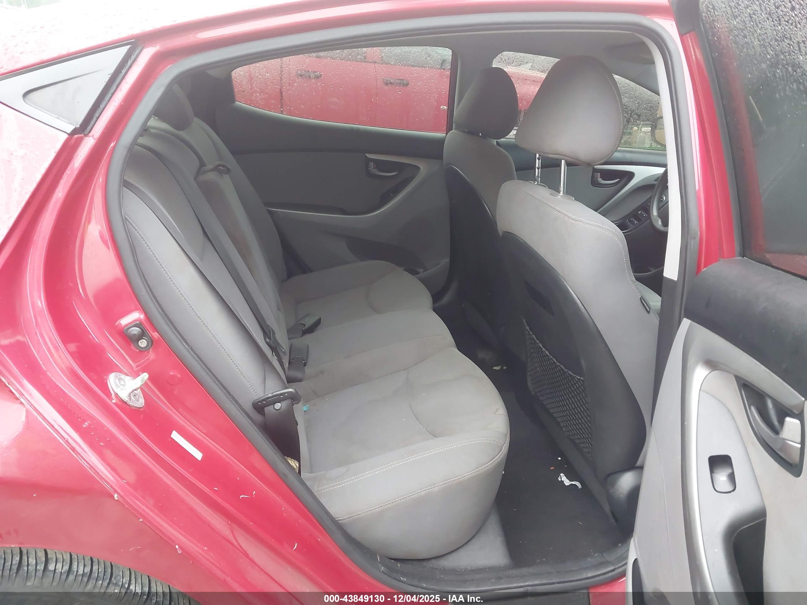 HYUNDAI ELANTRA image 8