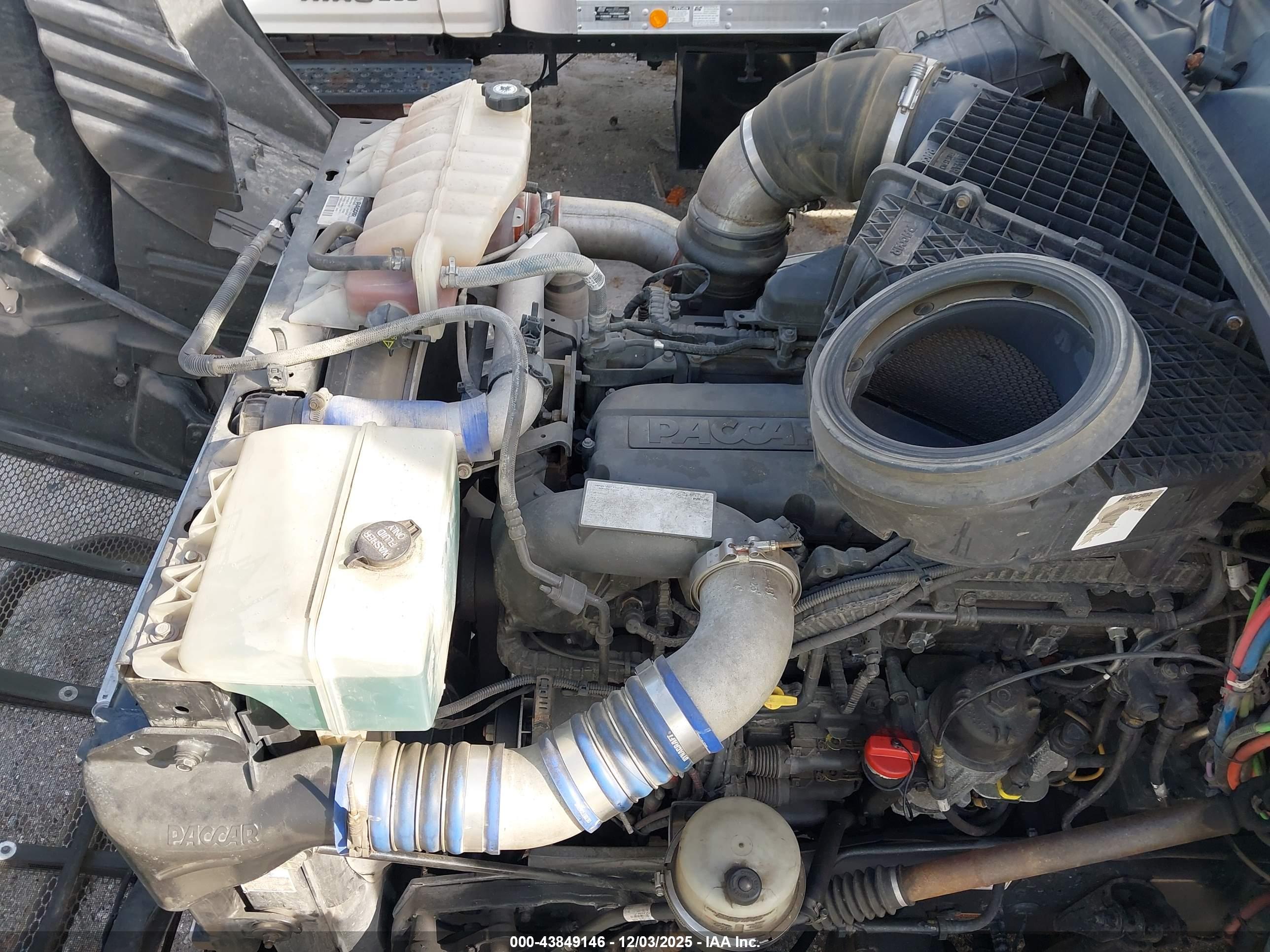 PETERBILT 579 image 10