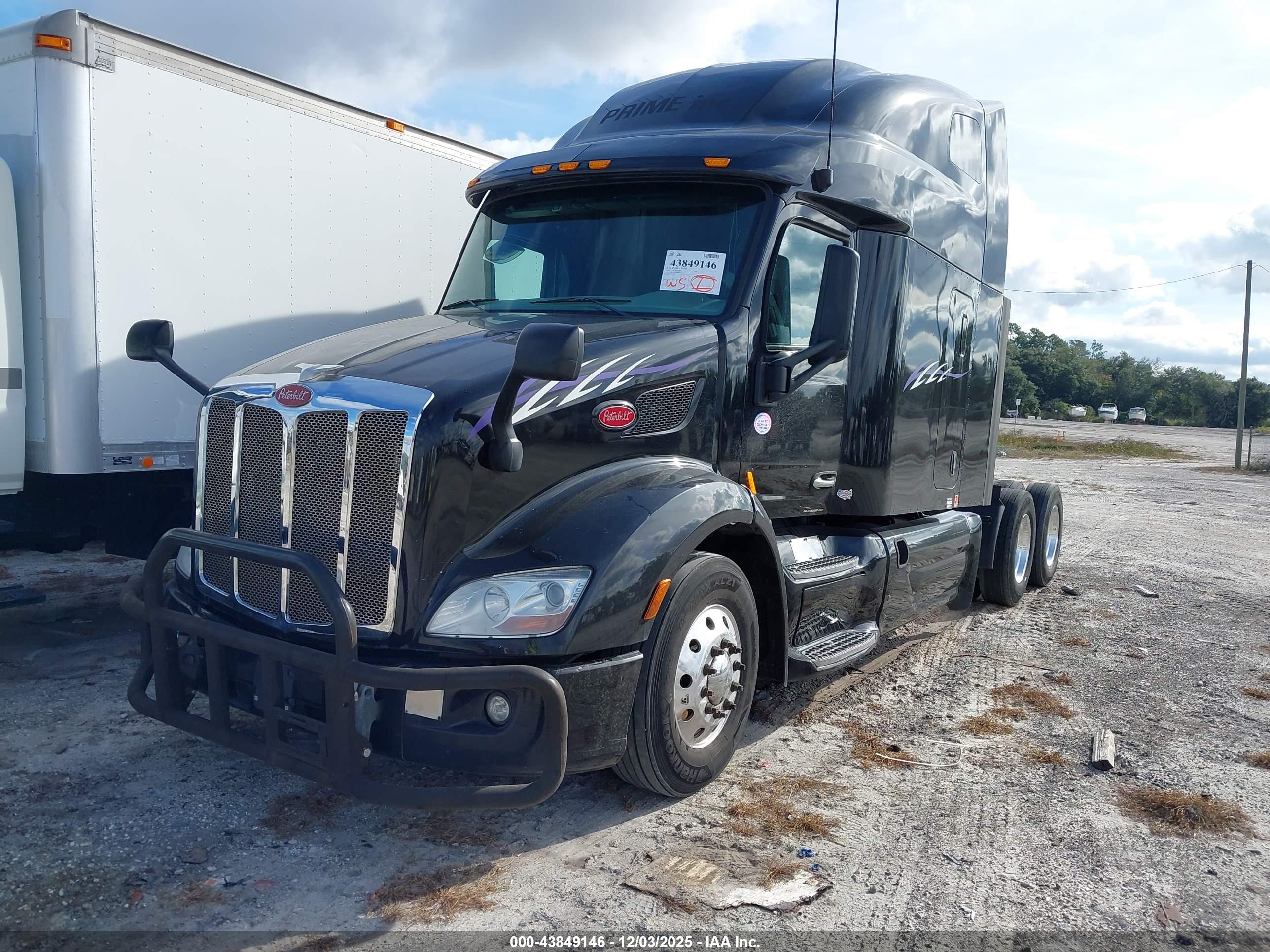 PETERBILT 579 image 2