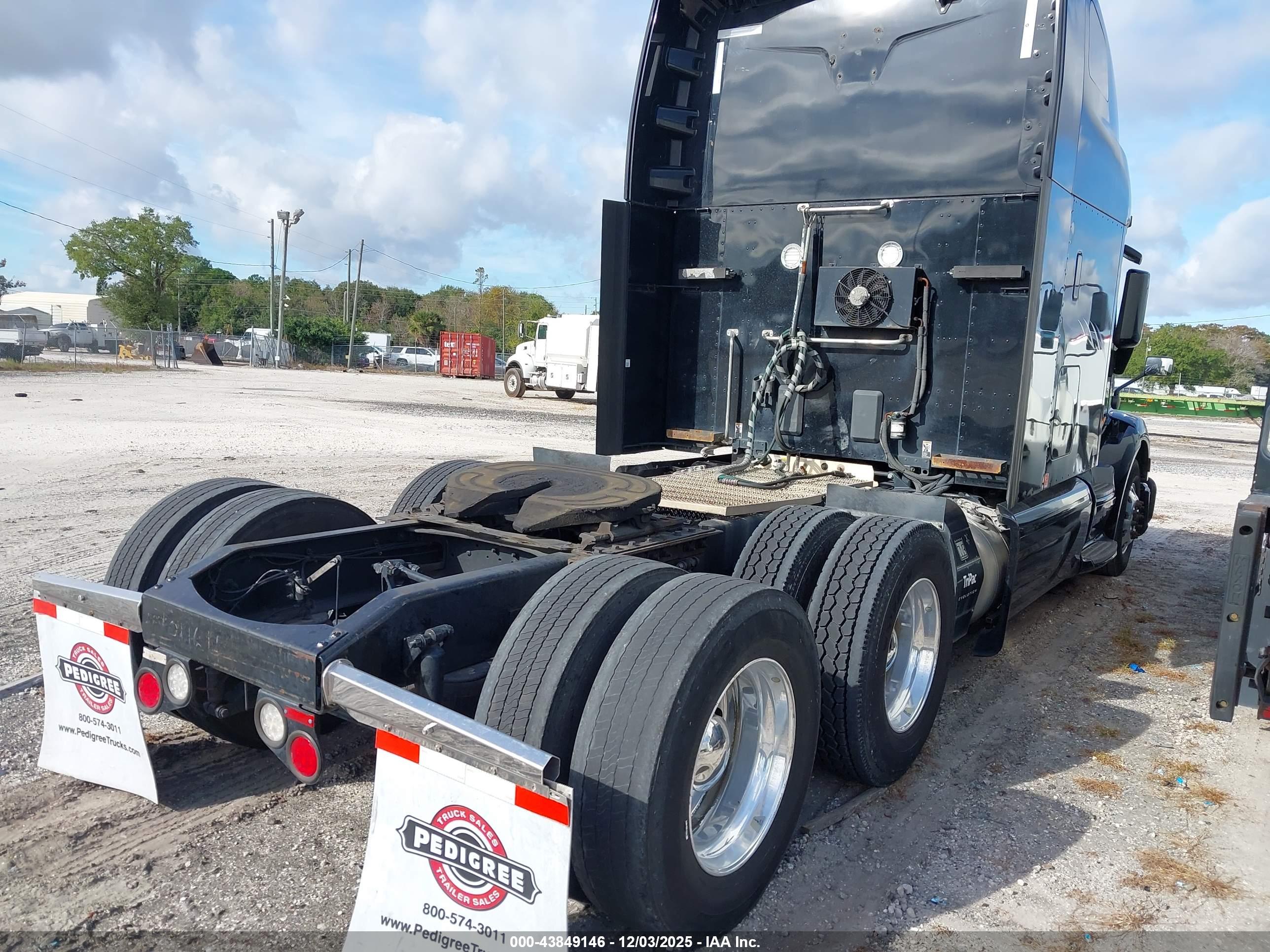 PETERBILT 579 image 4