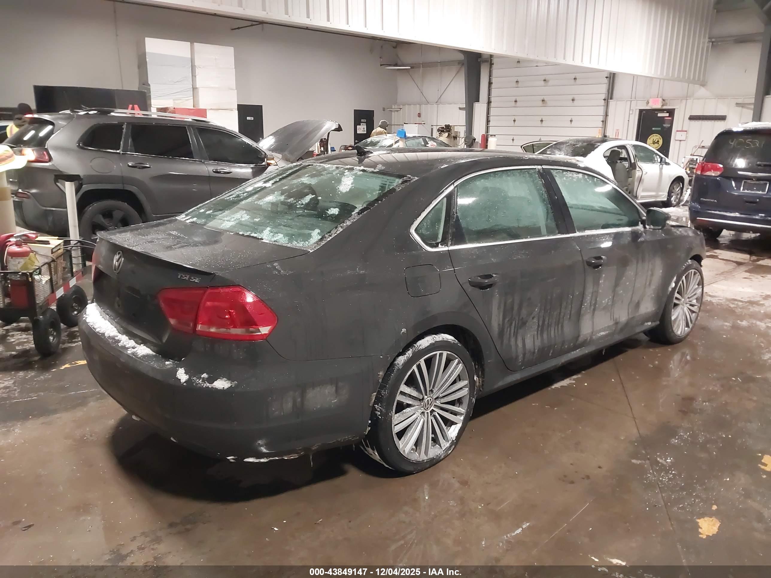 VOLKSWAGEN PASSAT image 4