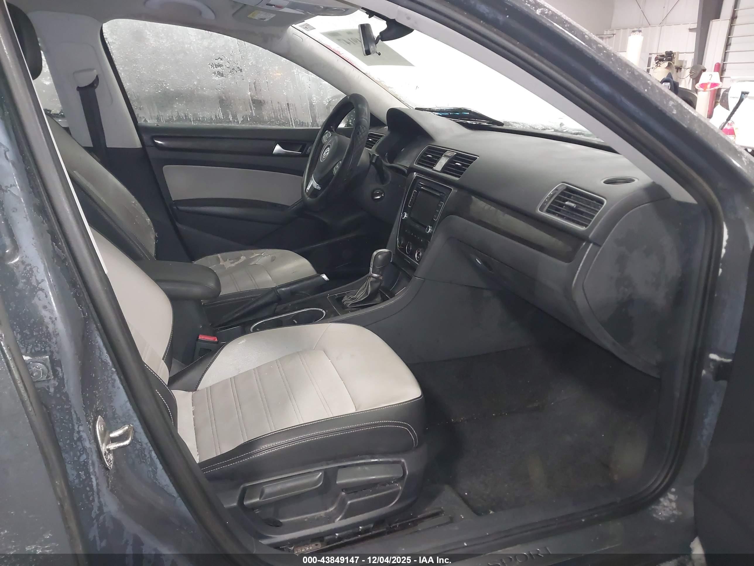 VOLKSWAGEN PASSAT image 5