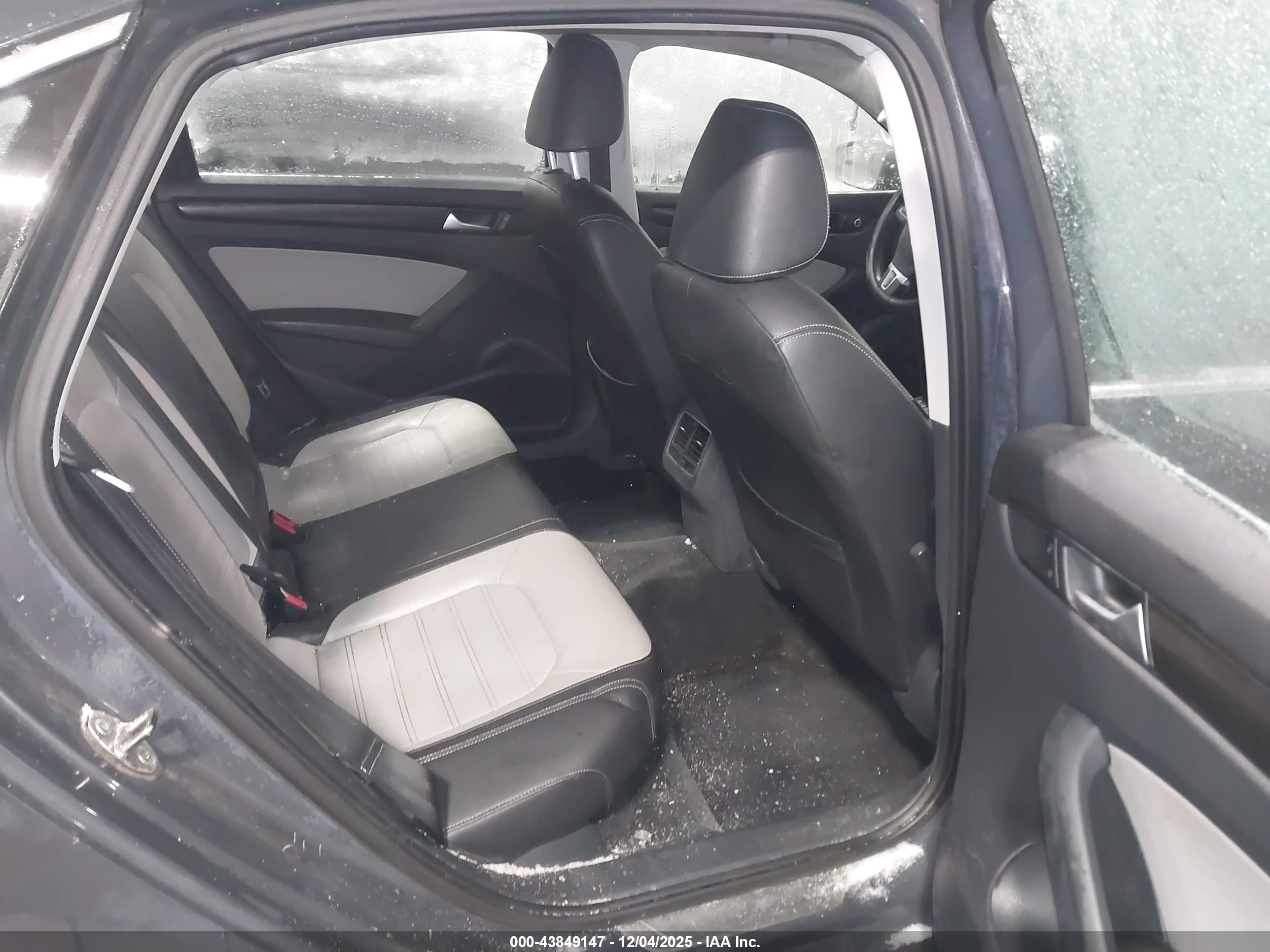 VOLKSWAGEN PASSAT image 8