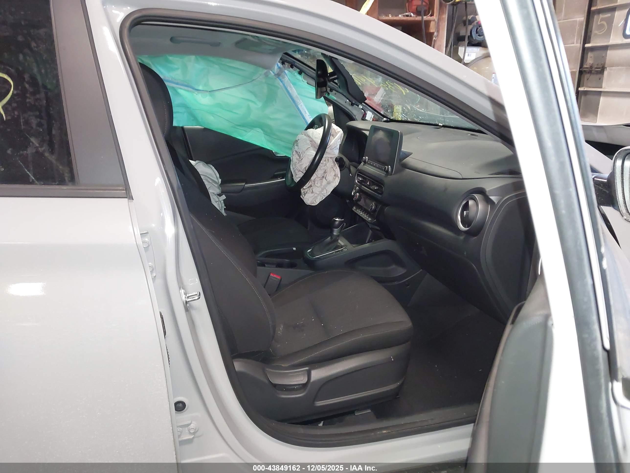 HYUNDAI KONA image 5
