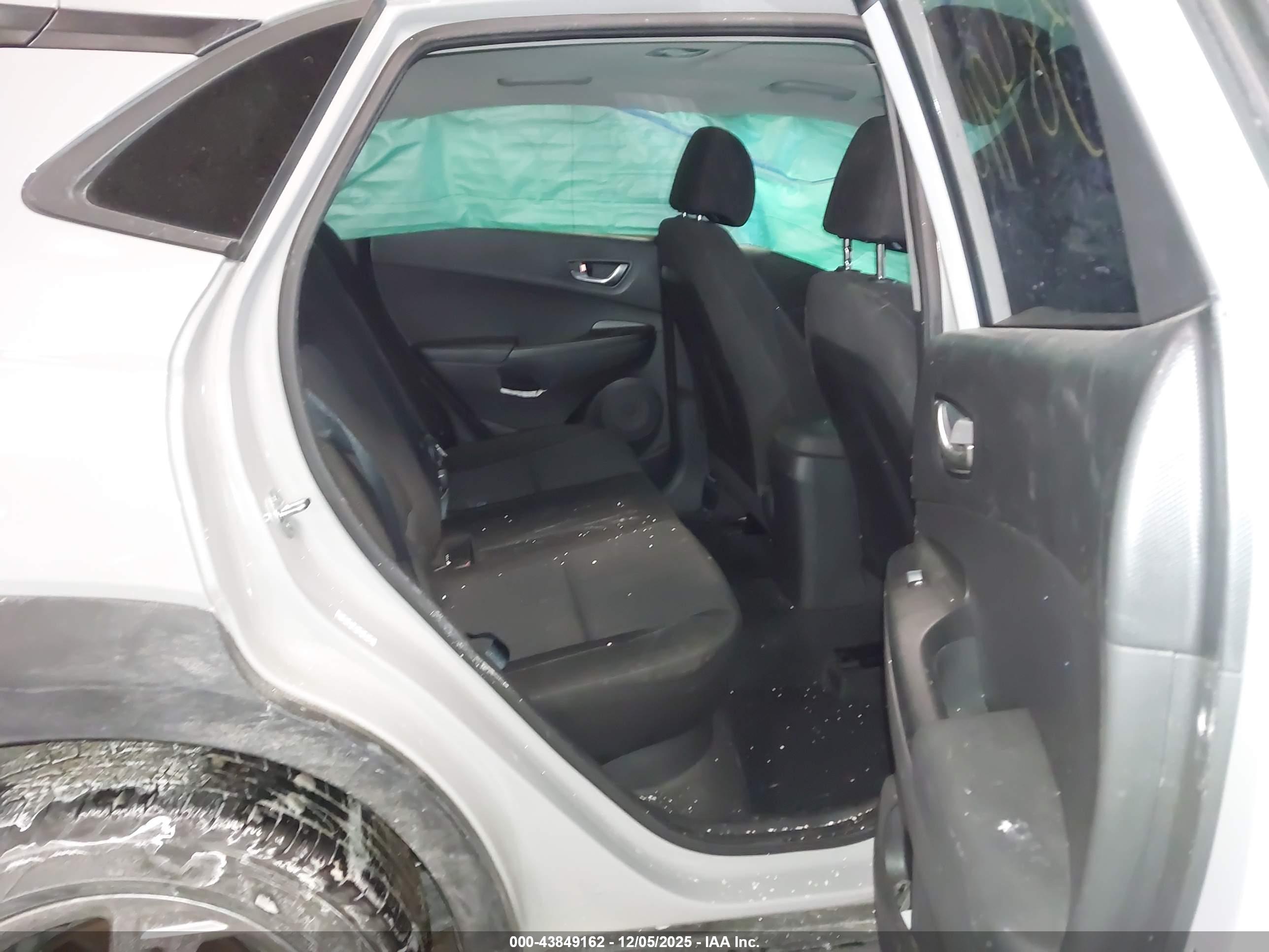 HYUNDAI KONA image 8